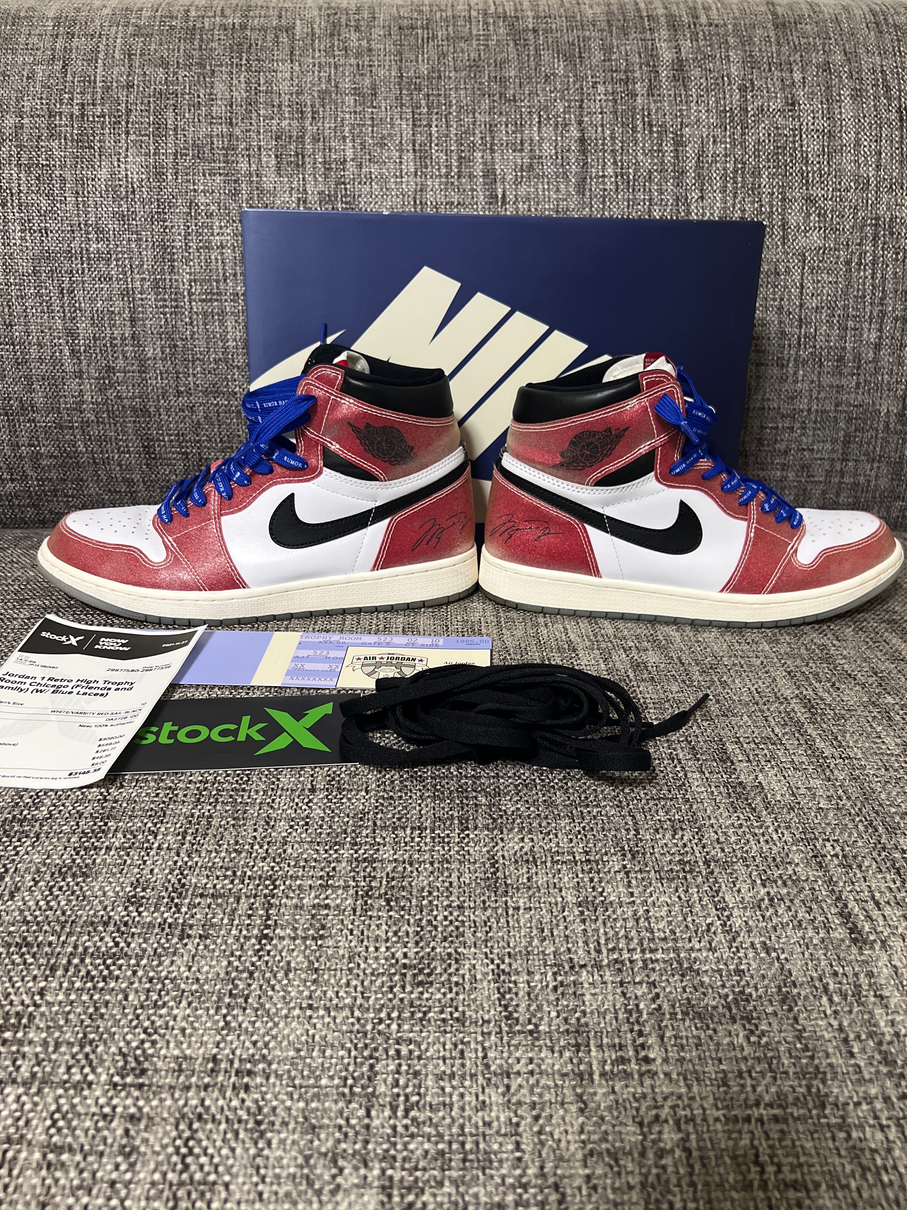 Trophy Room × Nike Air Jordan 1 Retro High "Chicago" (Friends and Family) (Blue Laces)