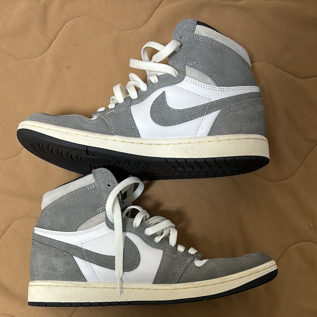 Nike Air Jordan 1 Retro High OG "Black and Smoke Grey"