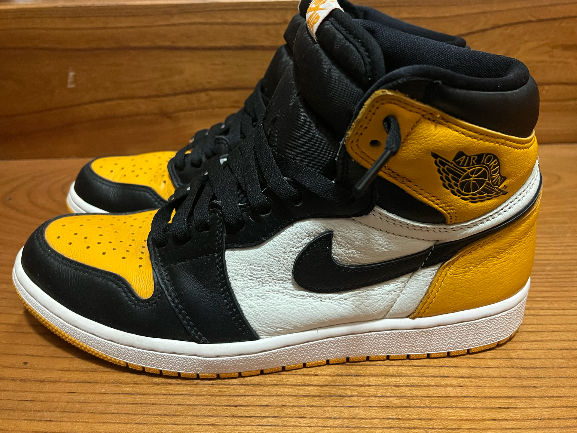 Nike Air Jordan 1 Retro High OG "Taxi"
