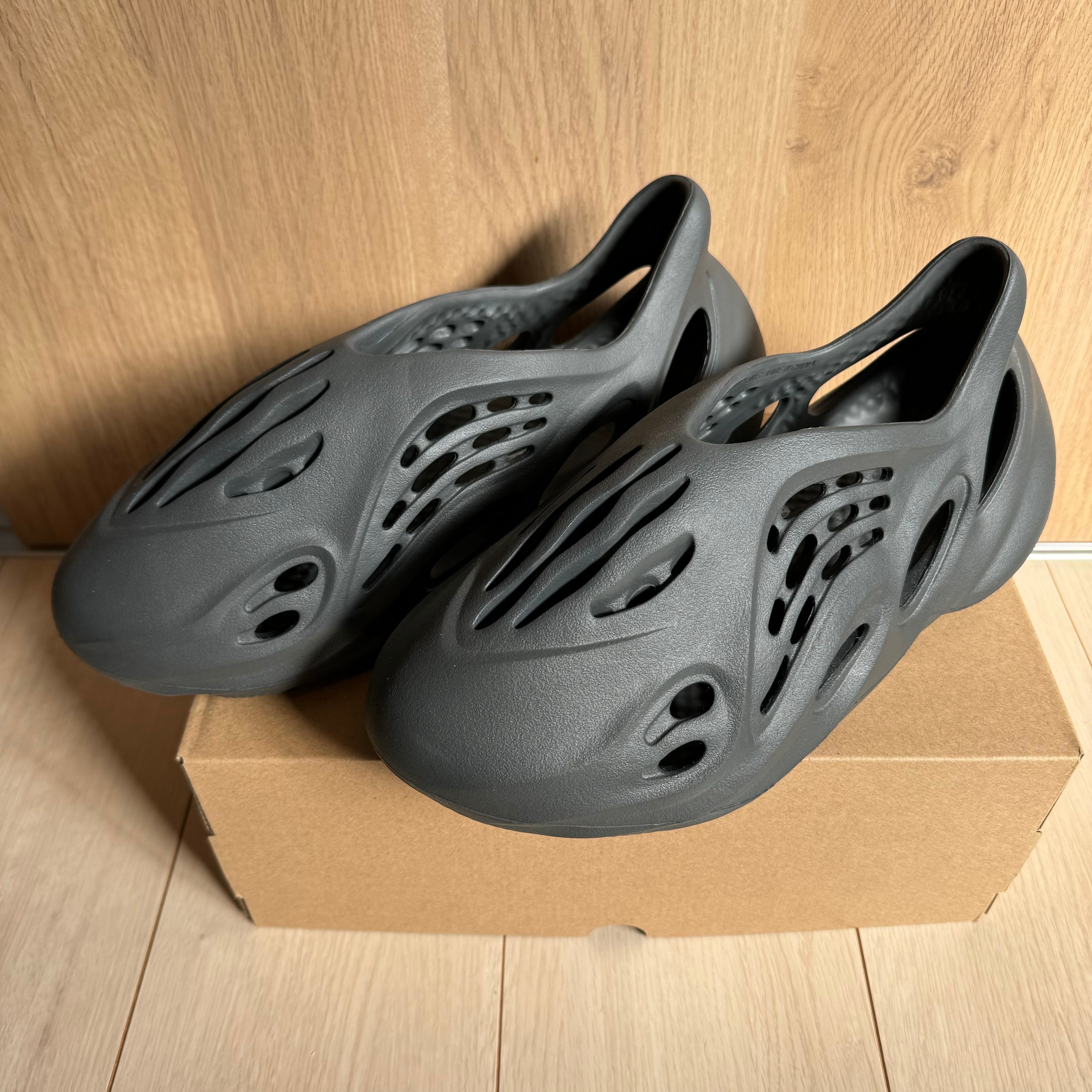 adidas YEEZY Foam Runner "Carbon"