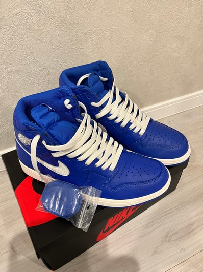 Nike Air Jordan 1 Retro High "Hyper Royal"