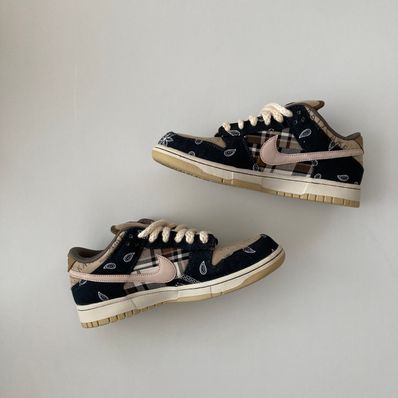 Travis Scott × Nike SB Dunk Low "Black/Parachute Beige"