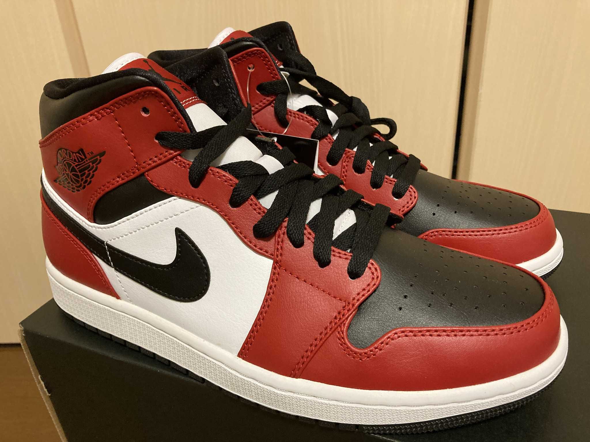 Nike Air Jordan 1 Mid "Chicago Black Toe"