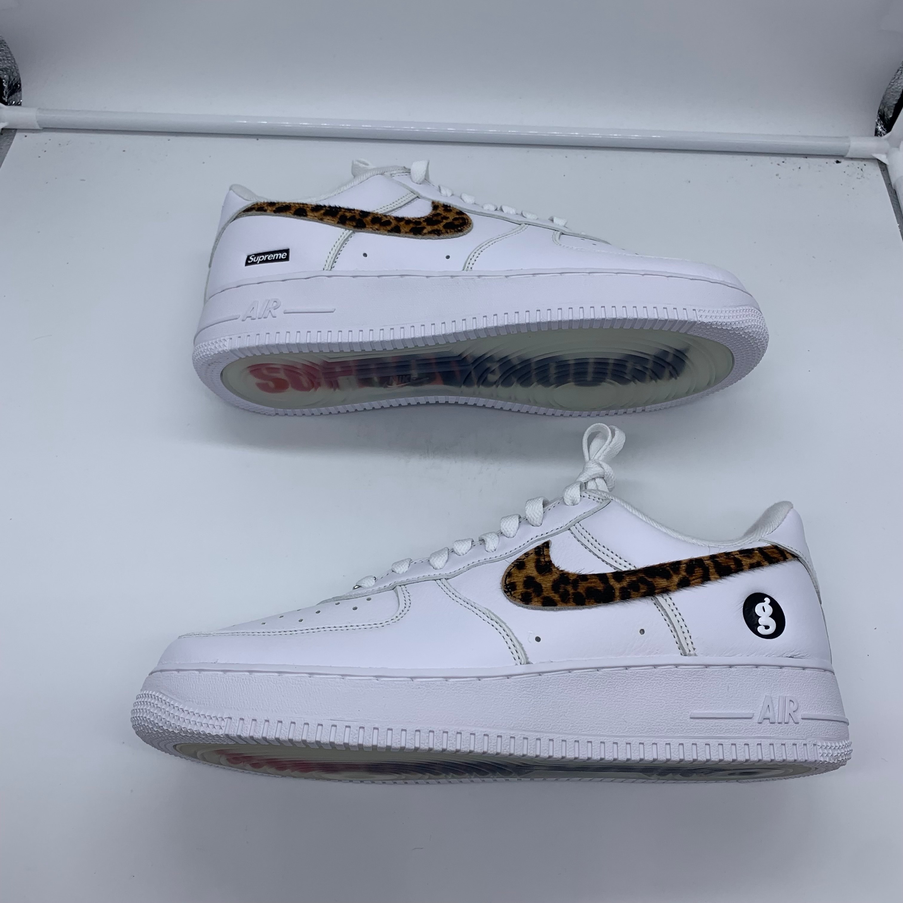 GOODENOUGH × Supreme × Nike Air Force 1 Low "White/Leopard" (25SS Week15)