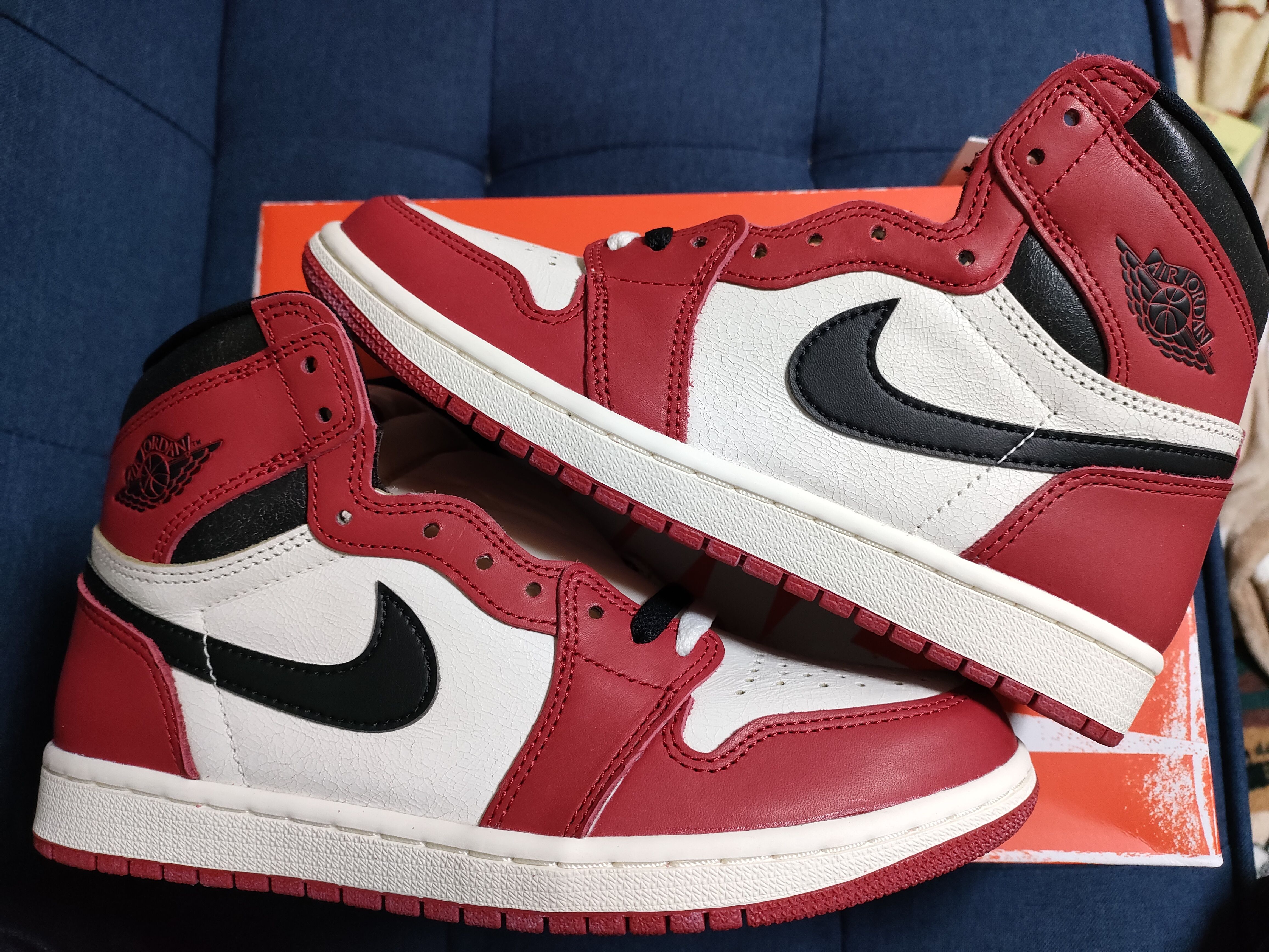 Nike Air Jordan 1 High OG "Lost & Found/Chicago"
