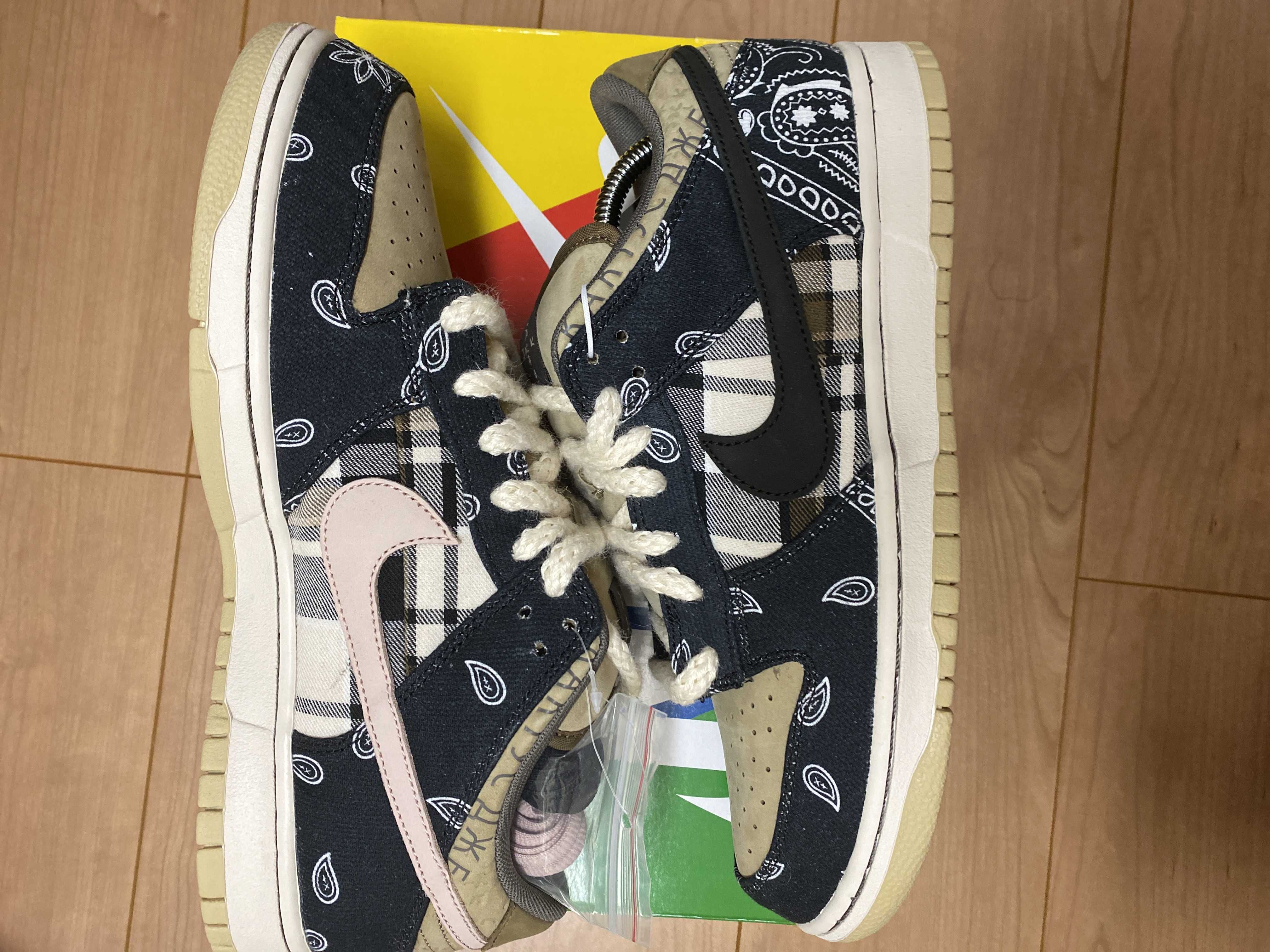Travis Scott × Nike SB Dunk Low "Black/Parachute Beige"