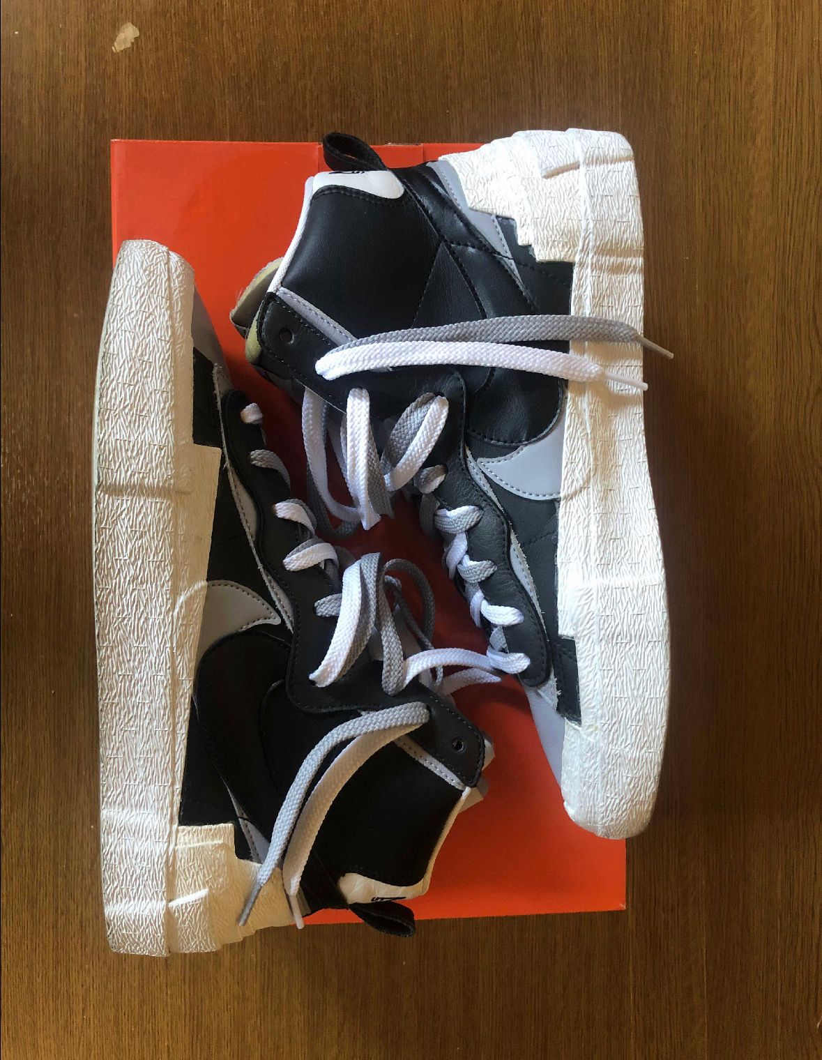 sacai × NIKE BLAZER MID "BLACK/WOLF GREY/WHITE"