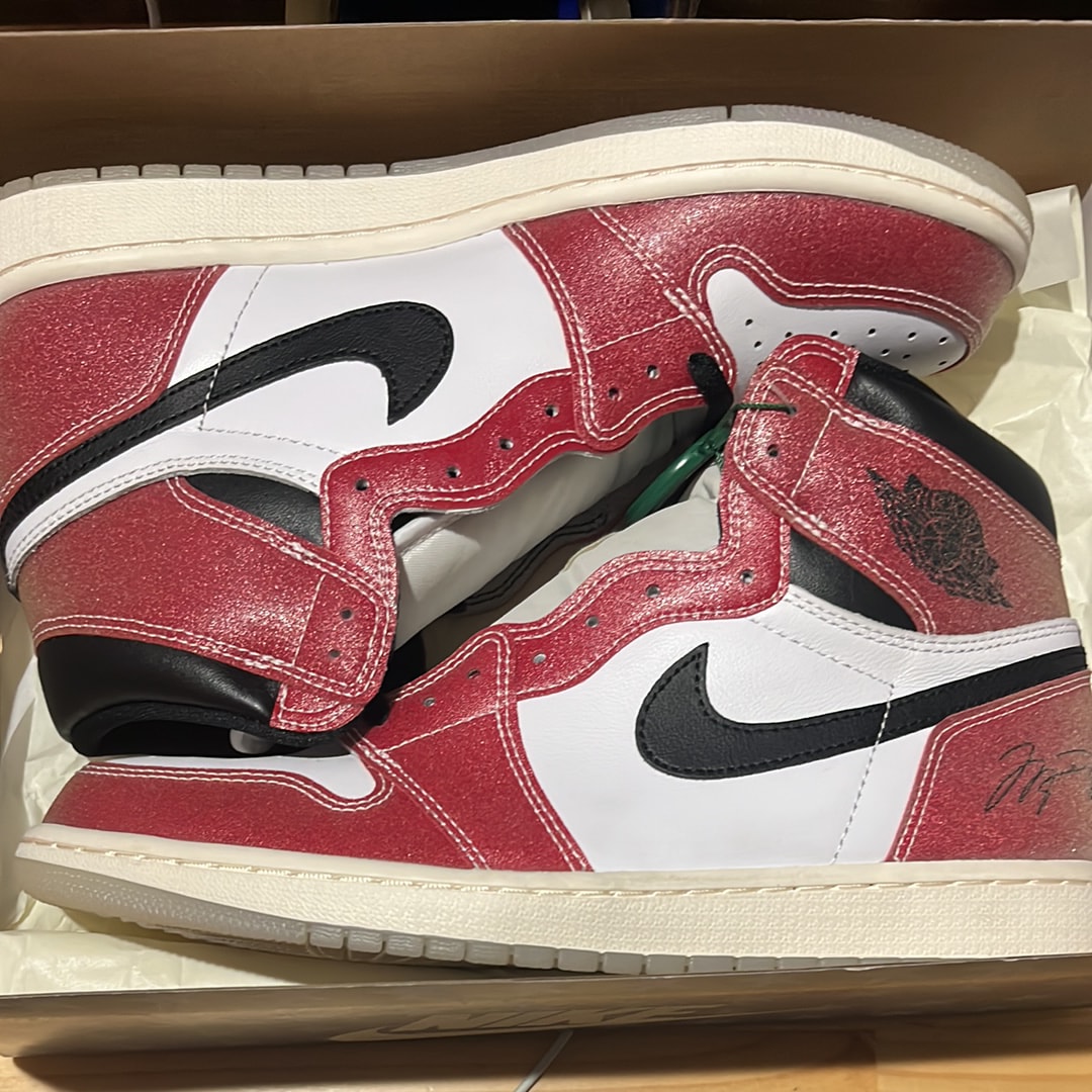 Trophy Room × Nike Air Jordan 1 Retro High "Chicago" (Friends and Family) (Blue Laces)