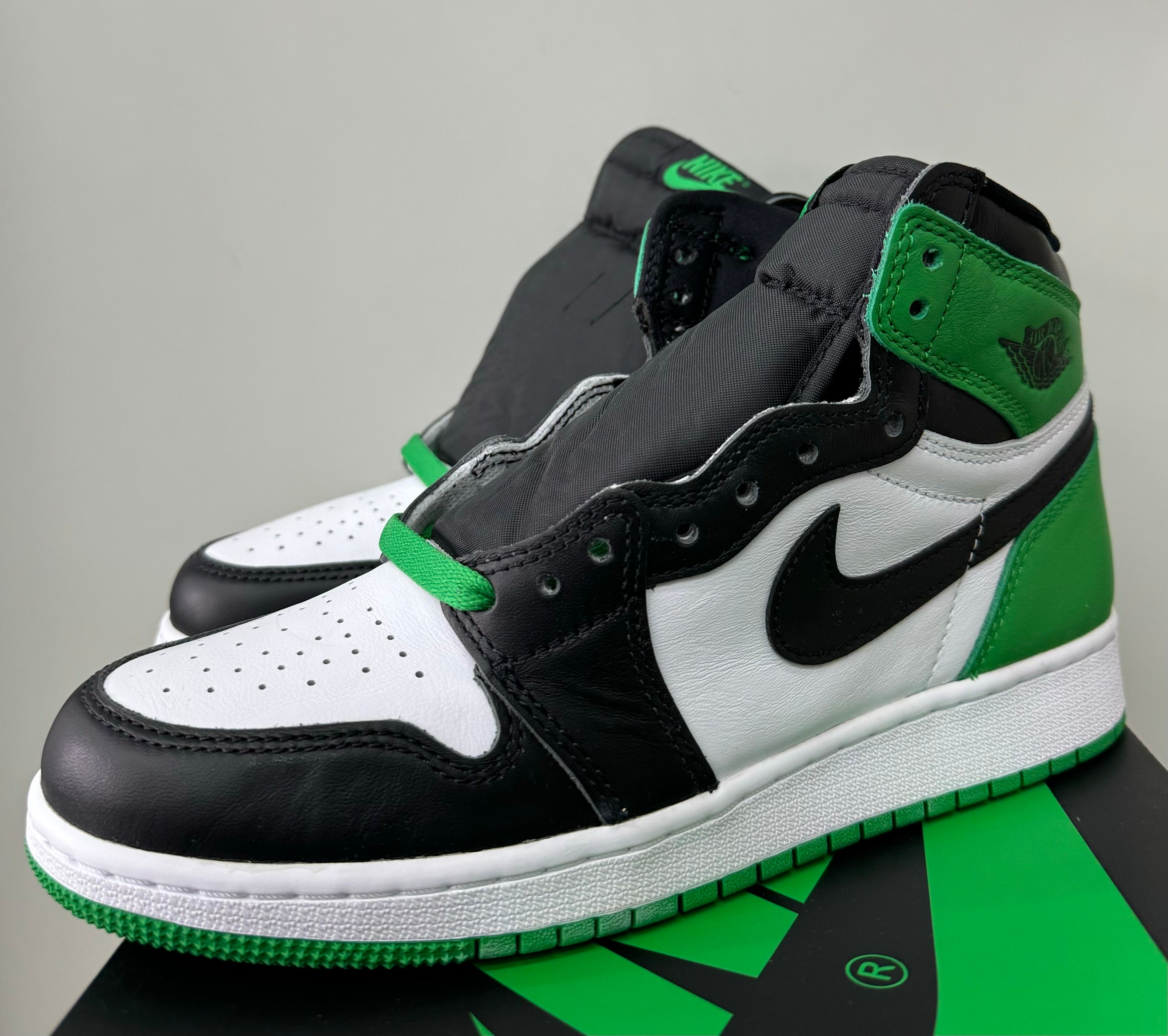 Nike GS Air Jordan 1 Retro High OG "Celtics/Black and Lucky Green" (2023)