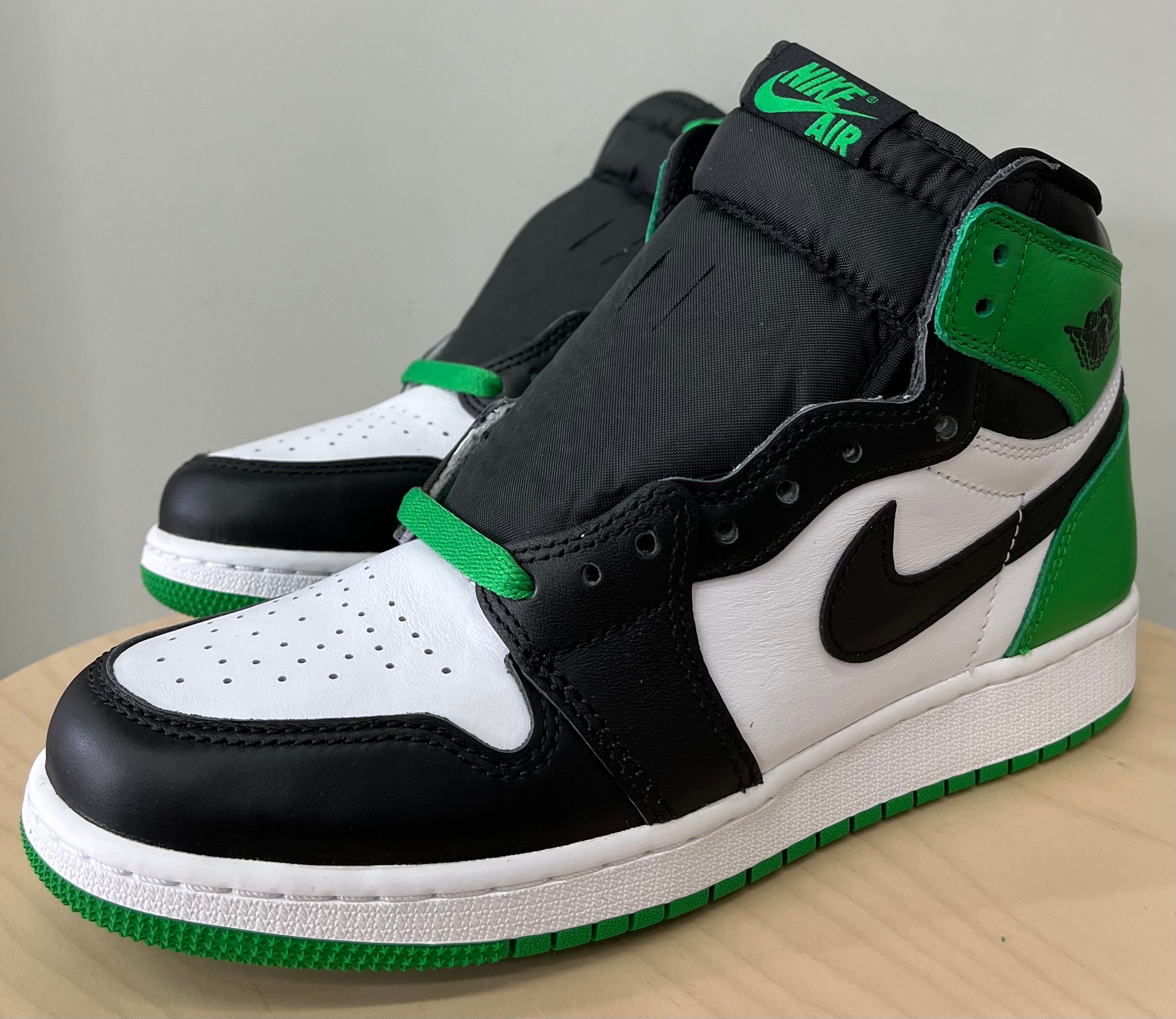 Nike GS Air Jordan 1 Retro High OG "Celtics/Black and Lucky Green" (2023)