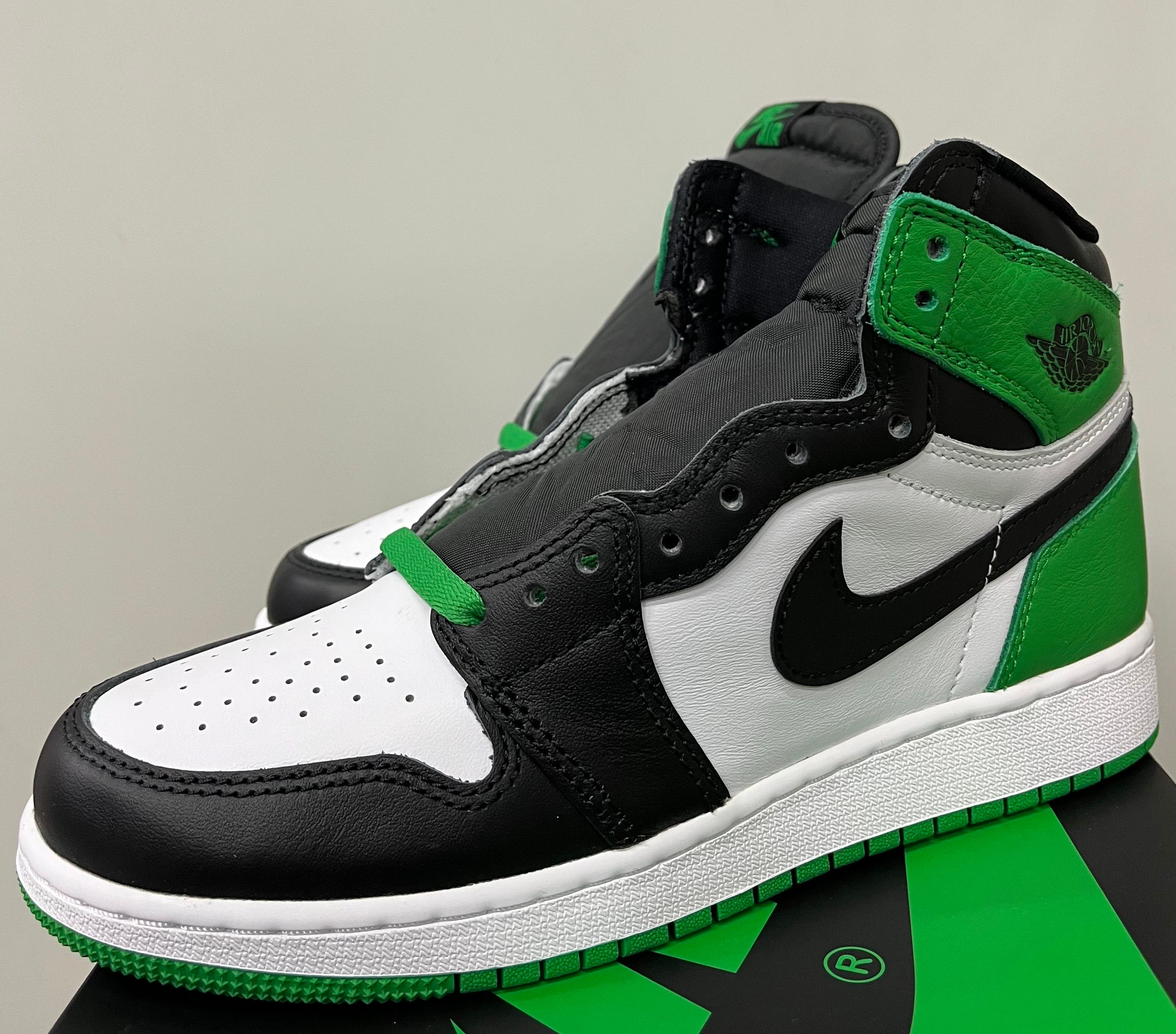 Nike GS Air Jordan 1 Retro High OG "Celtics/Black and Lucky Green" (2023)
