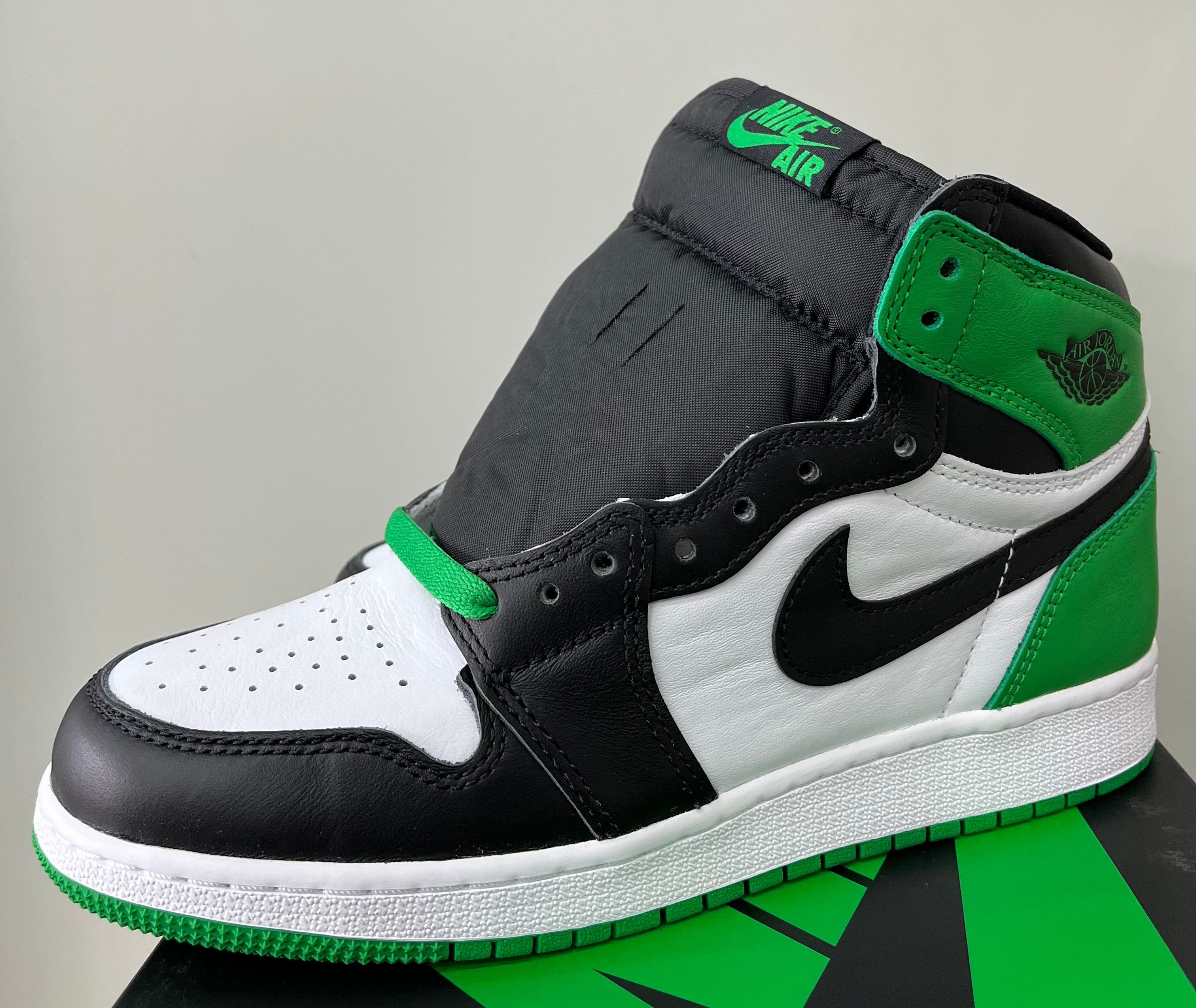 Nike GS Air Jordan 1 Retro High OG "Celtics/Black and Lucky Green" (2023)