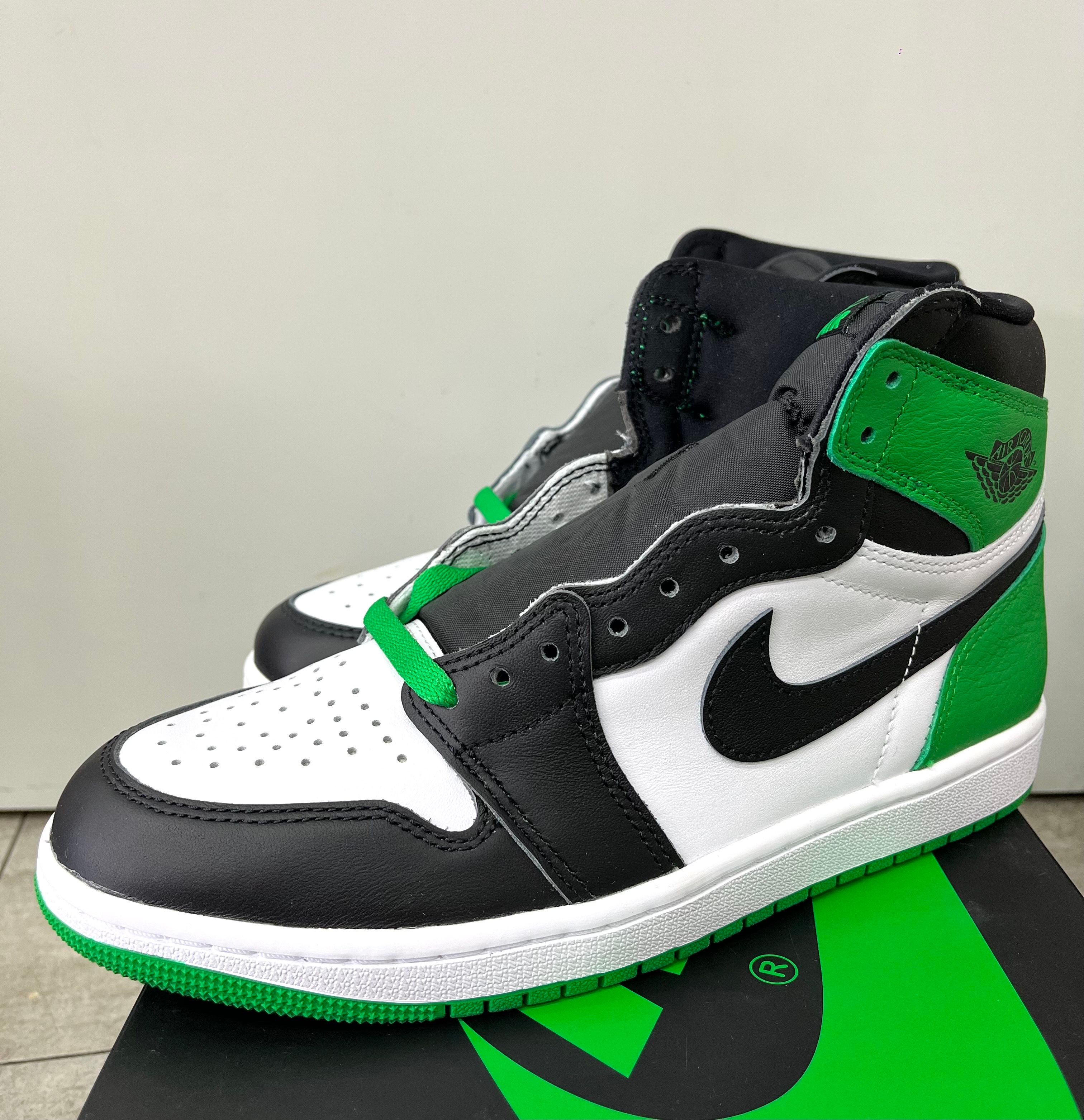 Nike Air Jordan 1 Retro High OG "Celtics/Black and Lucky Green" (2023)