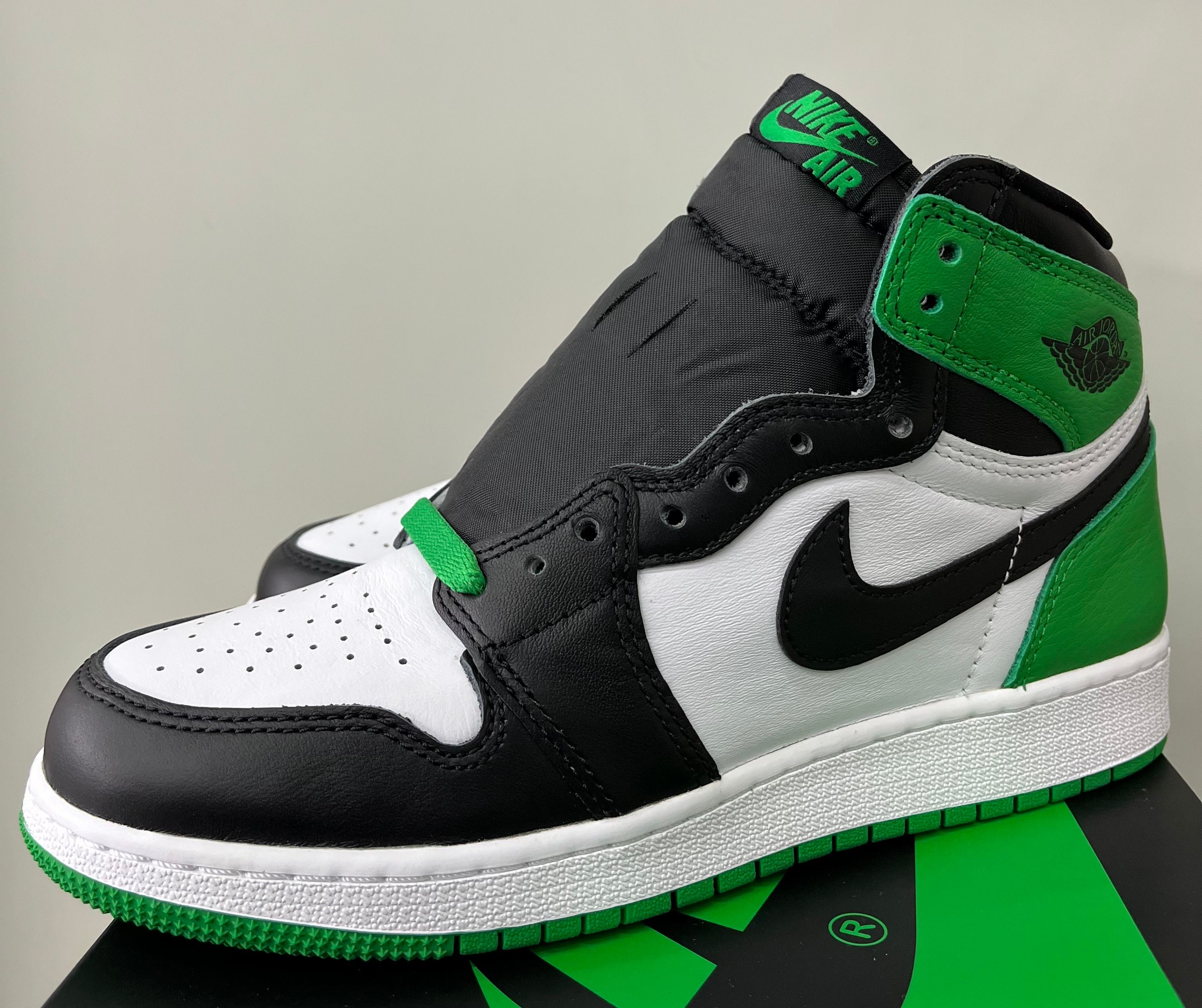Nike GS Air Jordan 1 Retro High OG "Celtics/Black and Lucky Green" (2023)