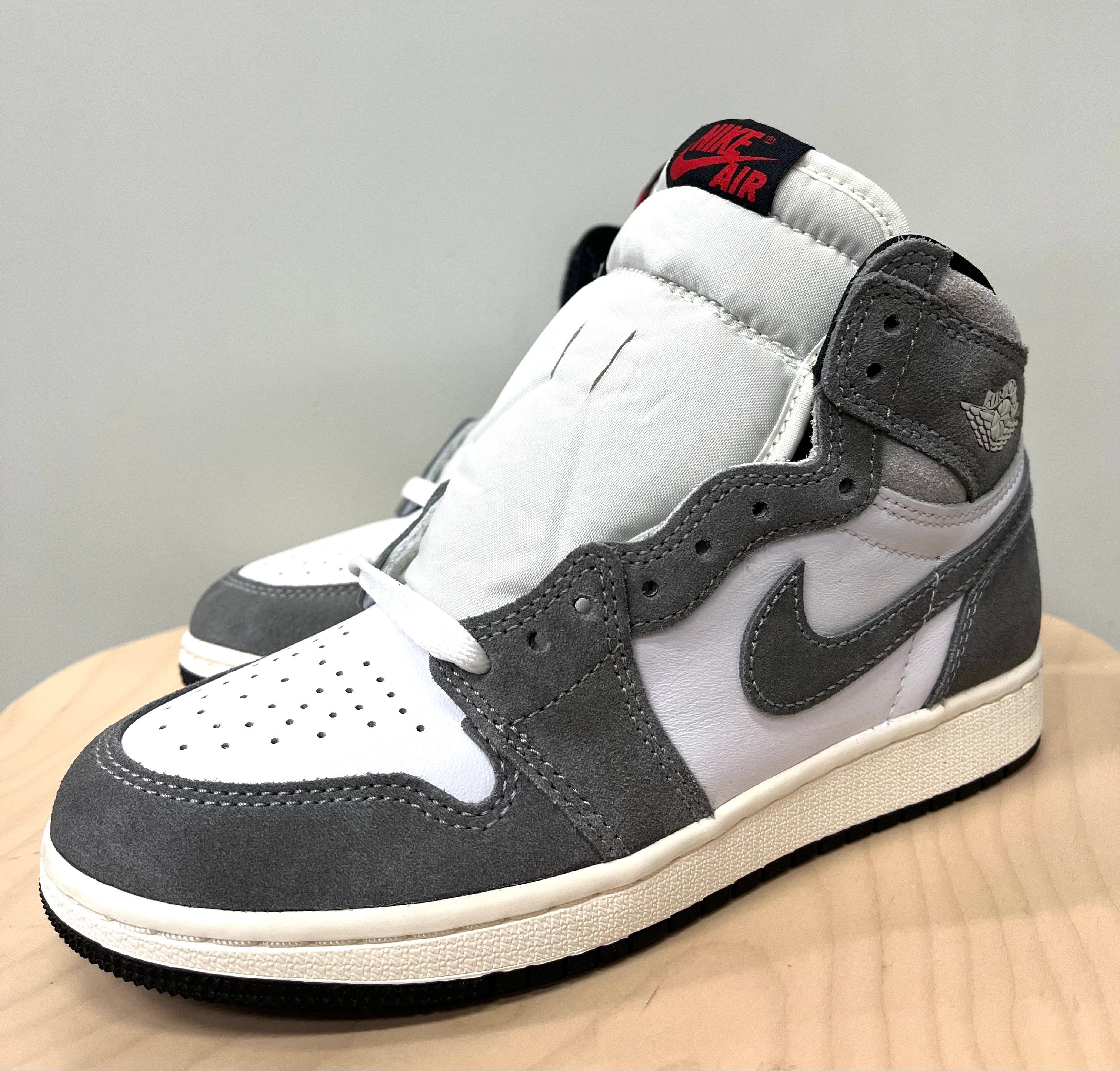 Nike GS Air Jordan 1 Retro High OG "Black and Smoke Grey"