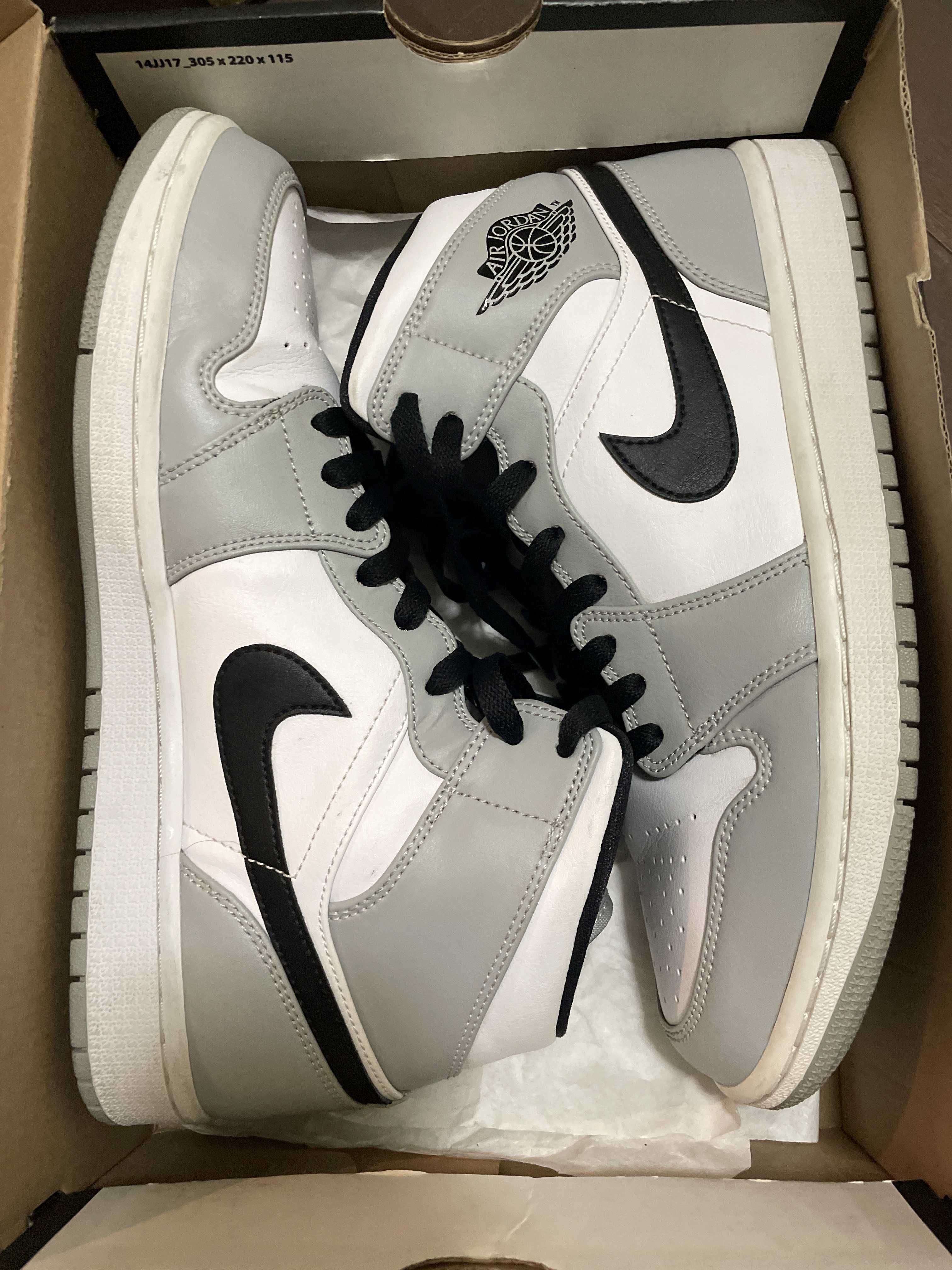 Nike Air Jordan 1 Mid "Light Smoke Grey/White/Black"