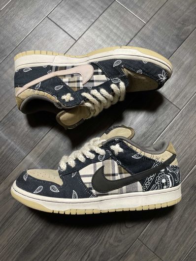 Travis Scott × Nike SB Dunk Low "Black/Parachute Beige"
