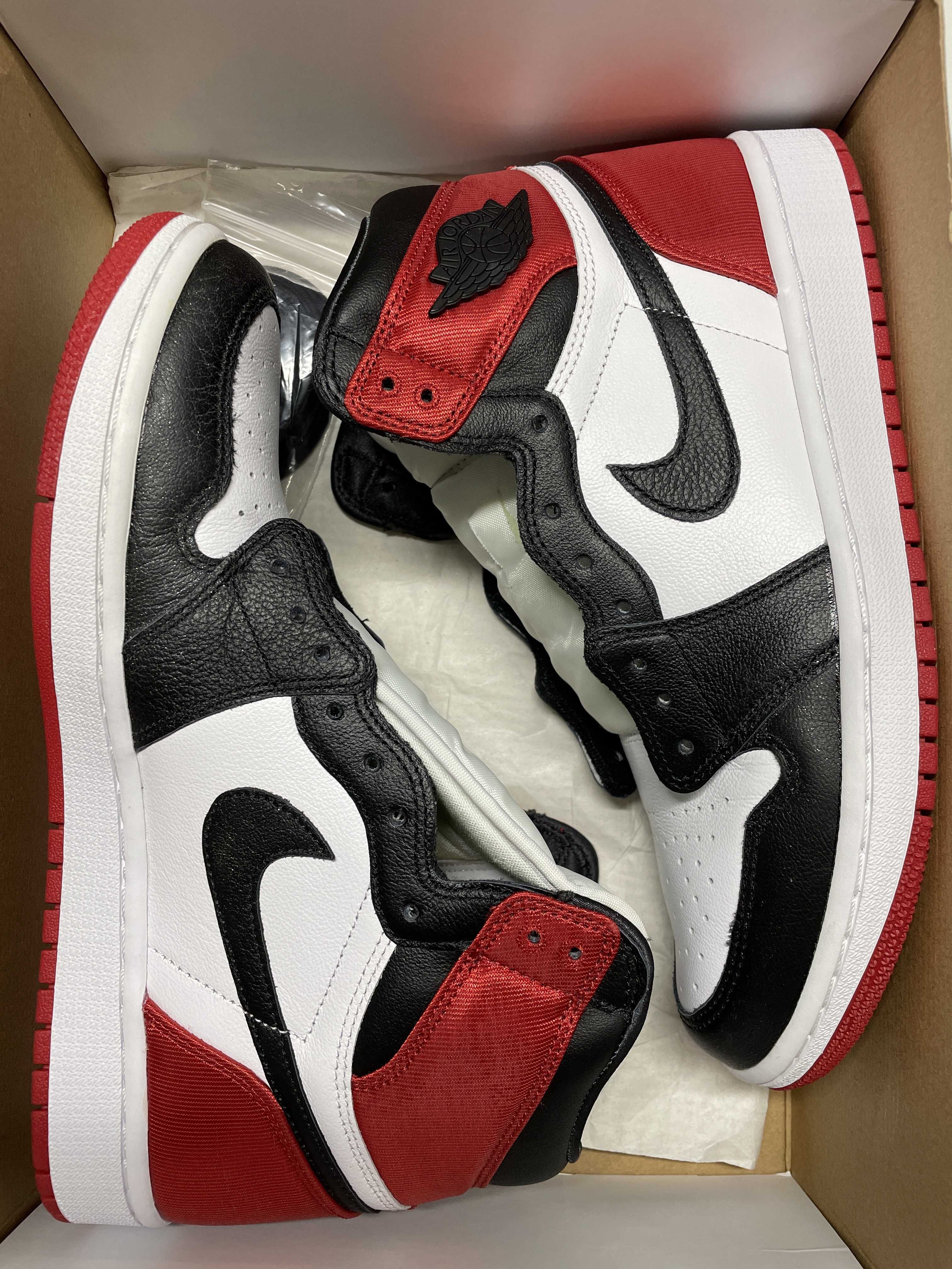 Nike Women's Air Jordan 1 Retro High "Satin Black Toe"