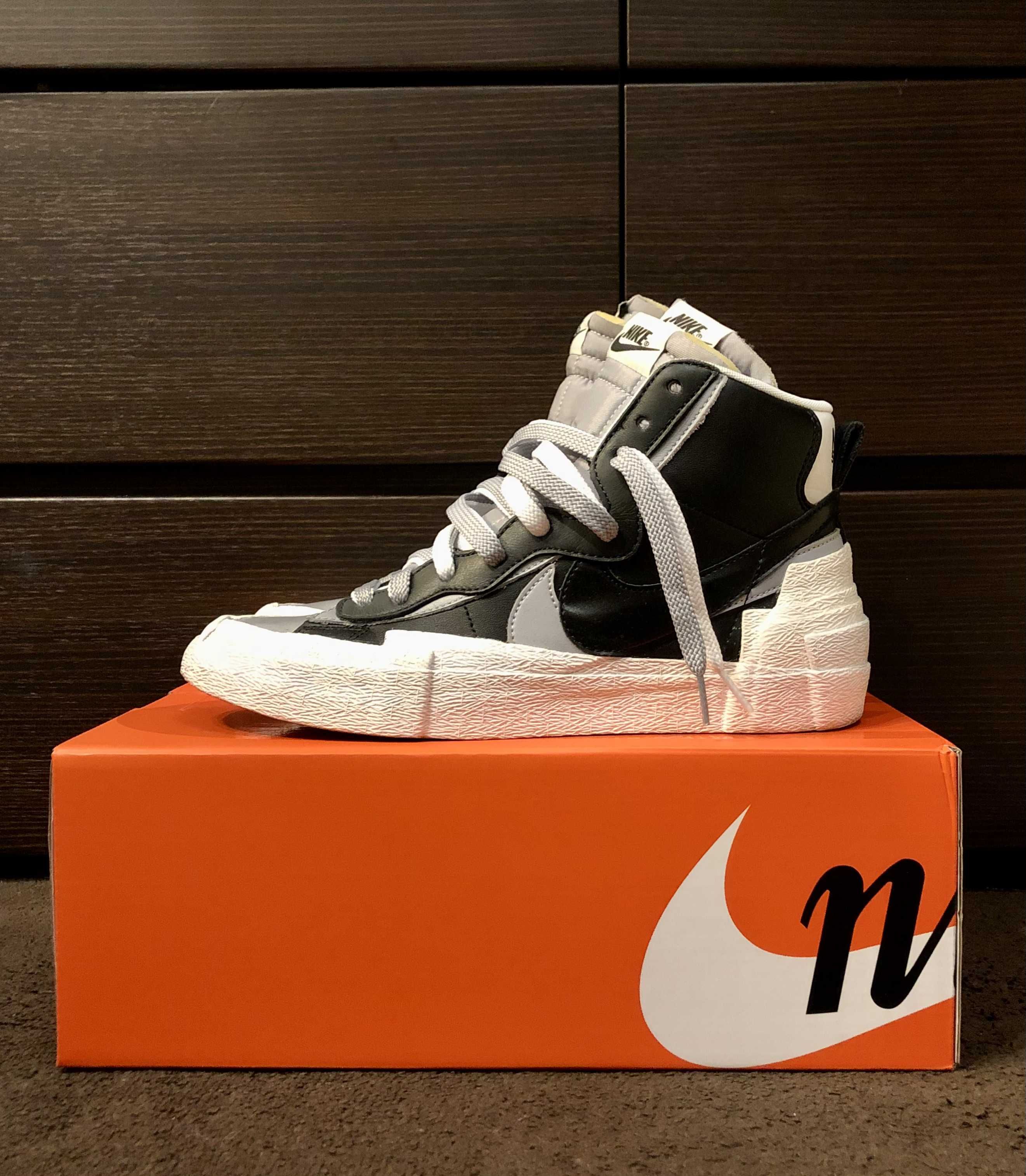 sacai × NIKE BLAZER MID "BLACK/WOLF GREY/WHITE"