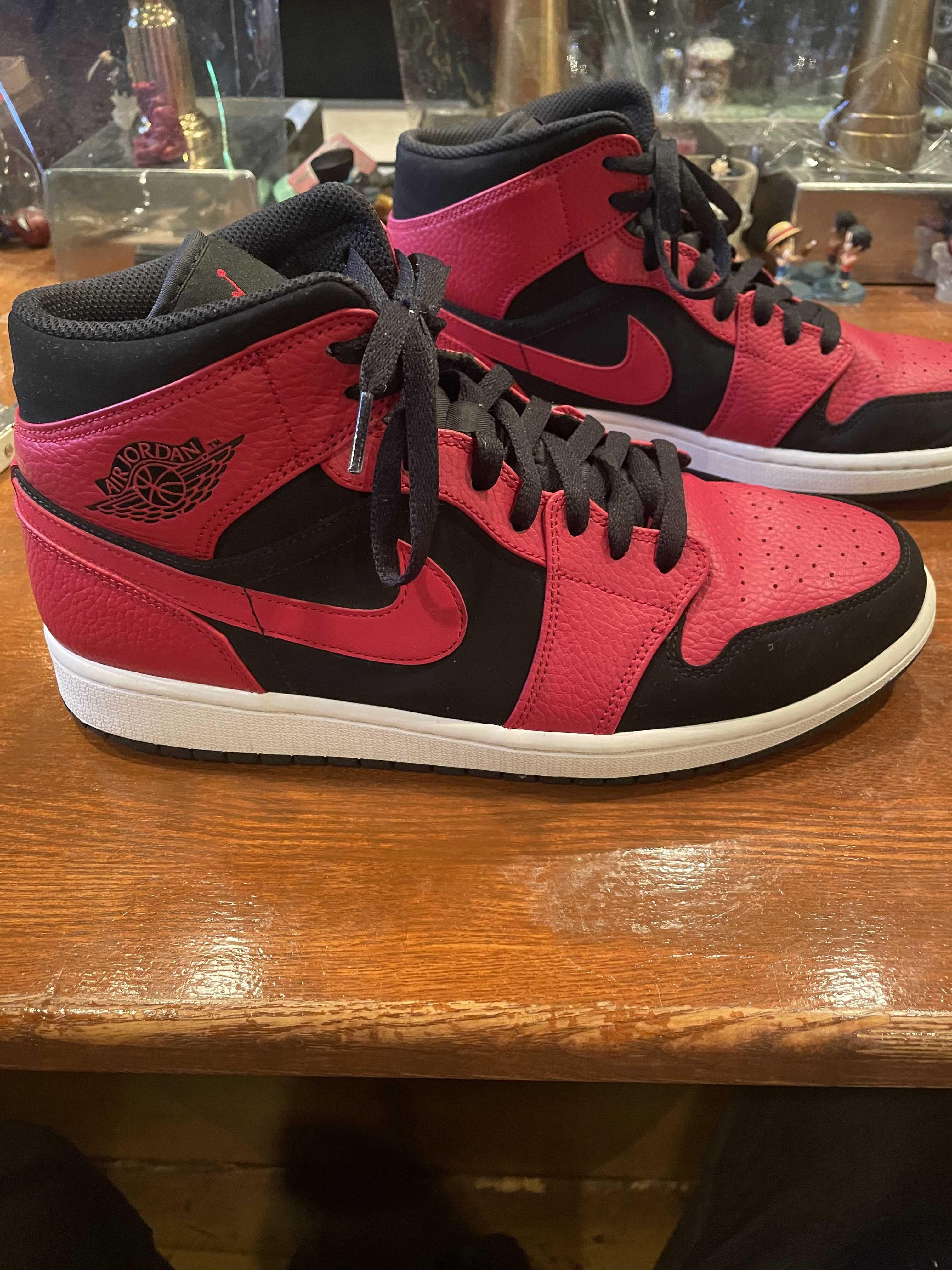 Nike Air Jordan 1 Mid "Reverse Bred"