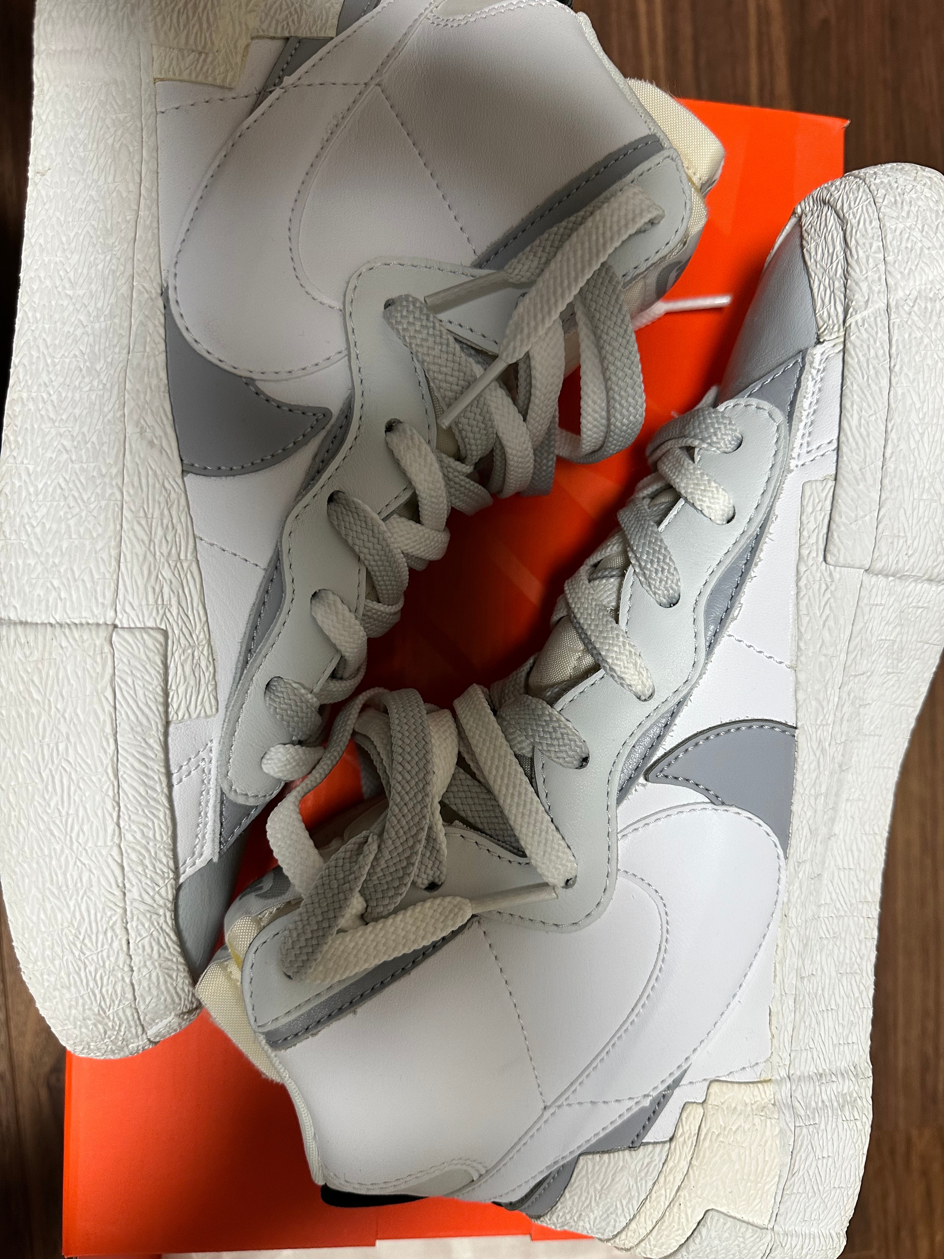 sacai × NIKE BLAZER MID "WHITE/WOLF GREY"