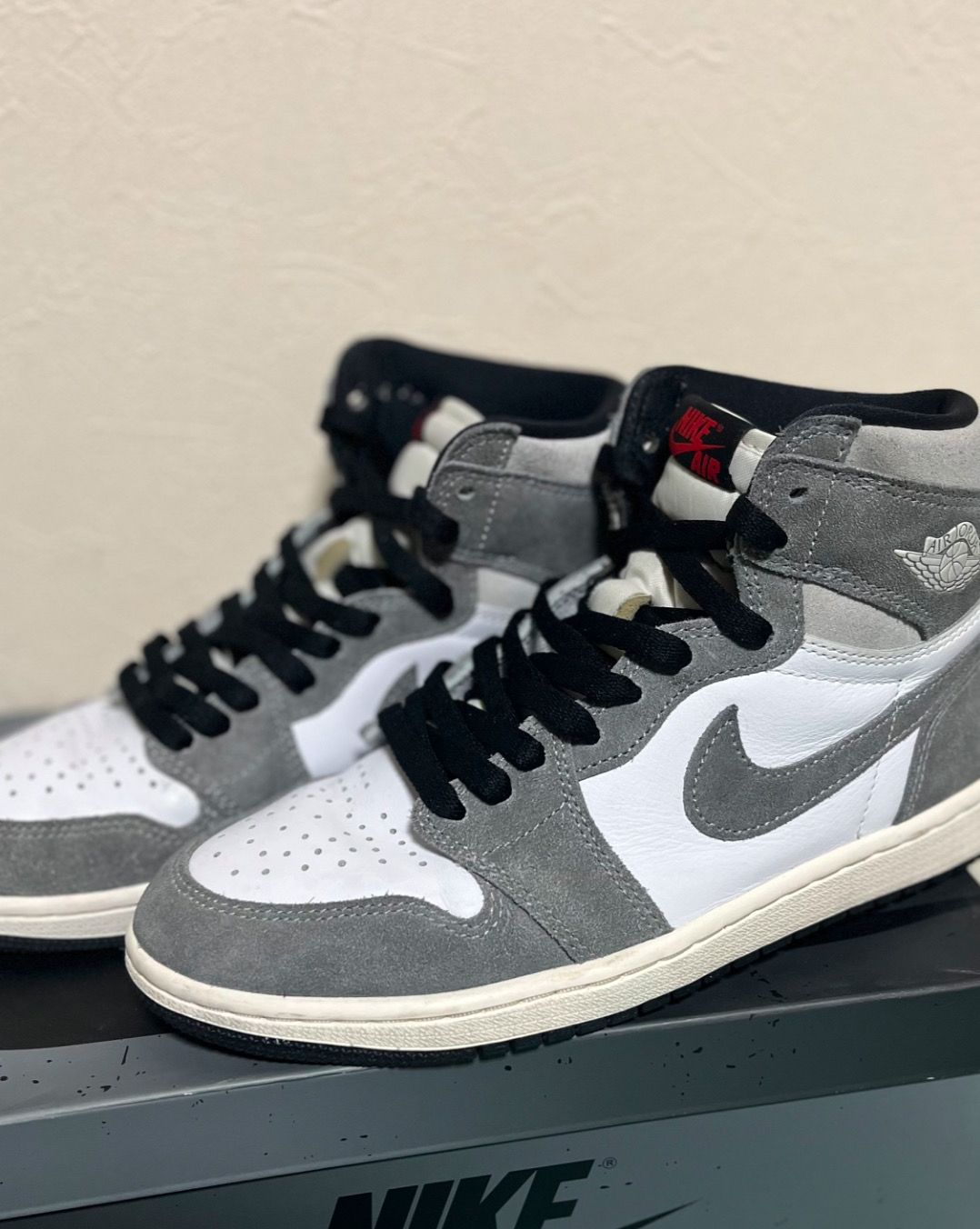 Nike Air Jordan 1 Retro High OG "Black and Smoke Grey"