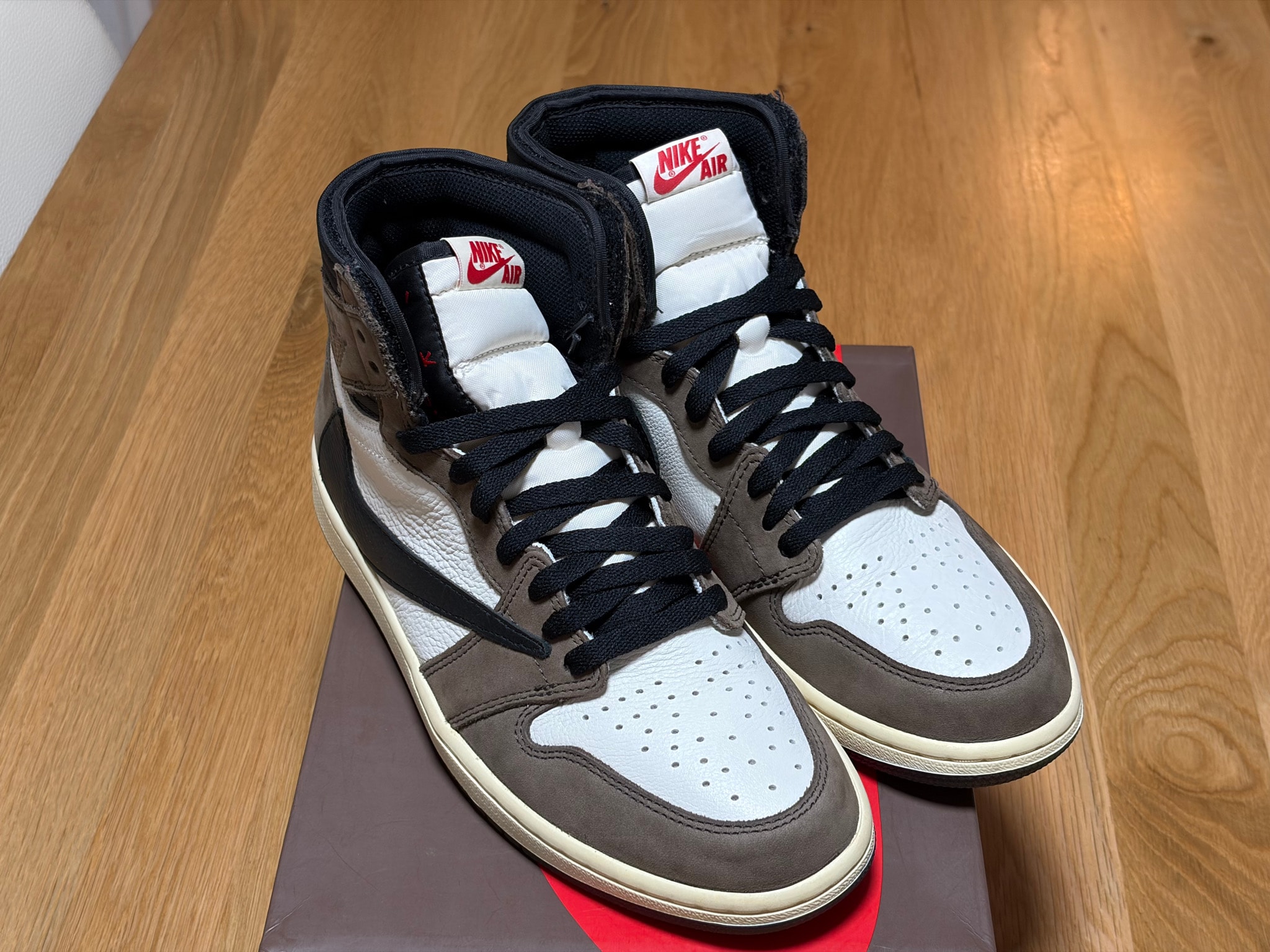 Travis Scott × Nike Air Jordan 1 Retro High OG TS SP "Sail/Dark Mocha"