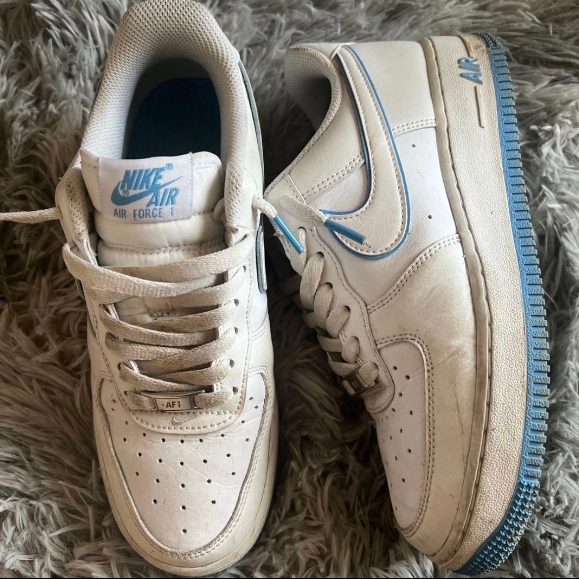 ナイキ エアフォース1 "ホワイト アンド ユニバーシティブルー"
