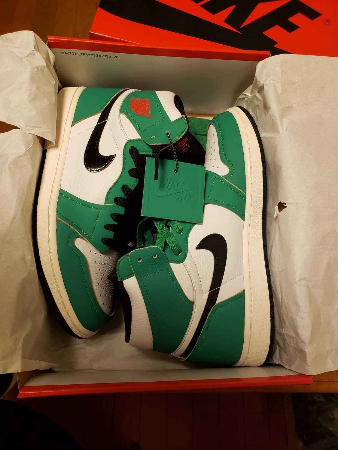 Nike Women's Air Jordan 1 High OG "Lucky Green/White-Sail-Black"   