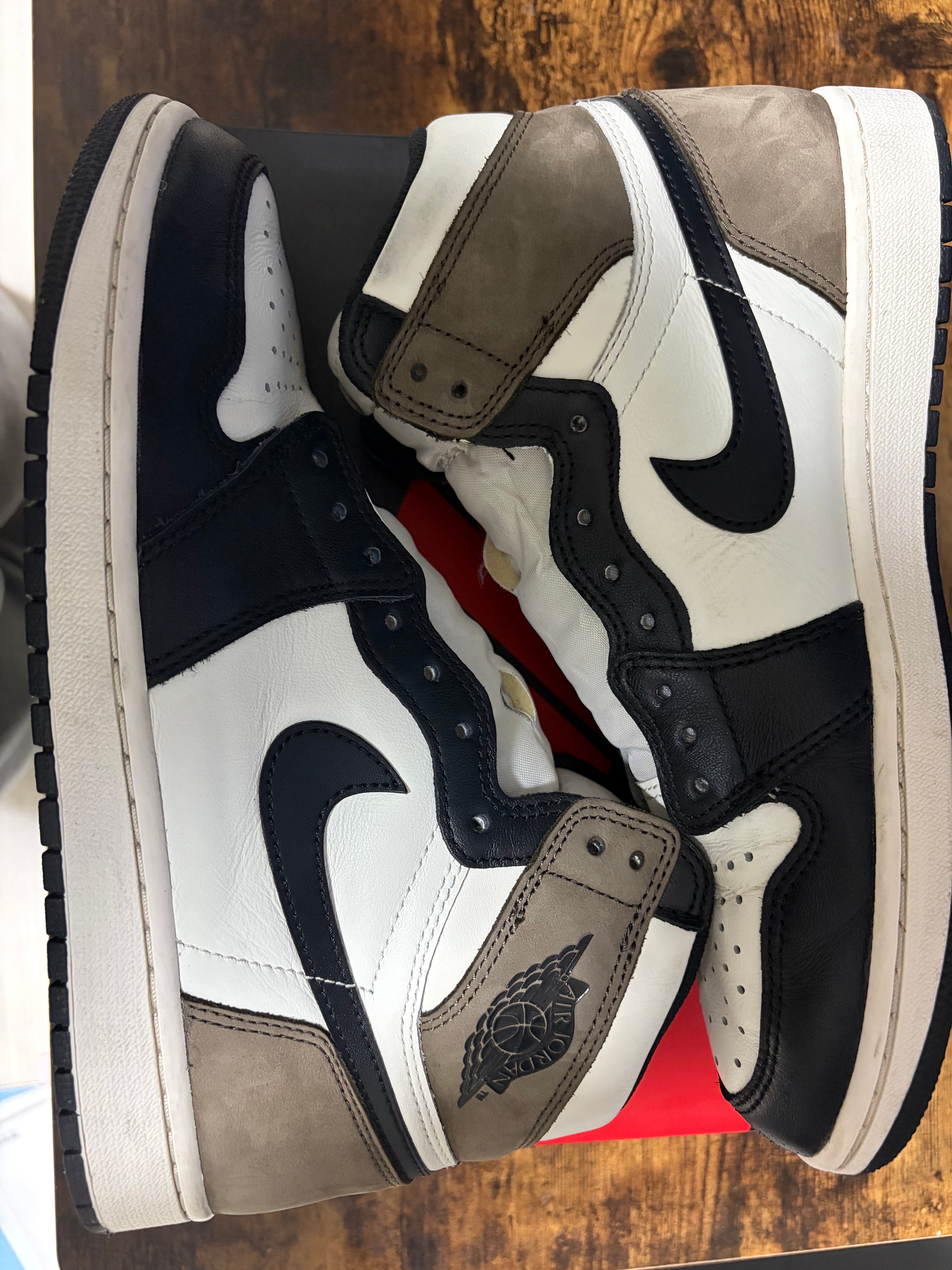 ナイキ エアジョーダン1 ハイ OG "セイル/ダークモカ/ブラック"