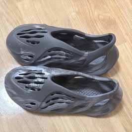 Yeezy Foam Runner(イージー フォームランナー) 人気の新作/中古通販 Yeezy Foam Runner(イージー フォームランナー) 人気の新作/中古通販