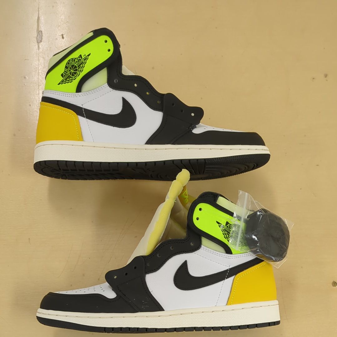 Nike Air Jordan 1 High OG "Volt Gold"