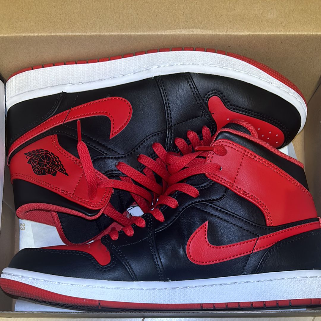 Nike Air Jordan 1 Mid "Bred Toe"