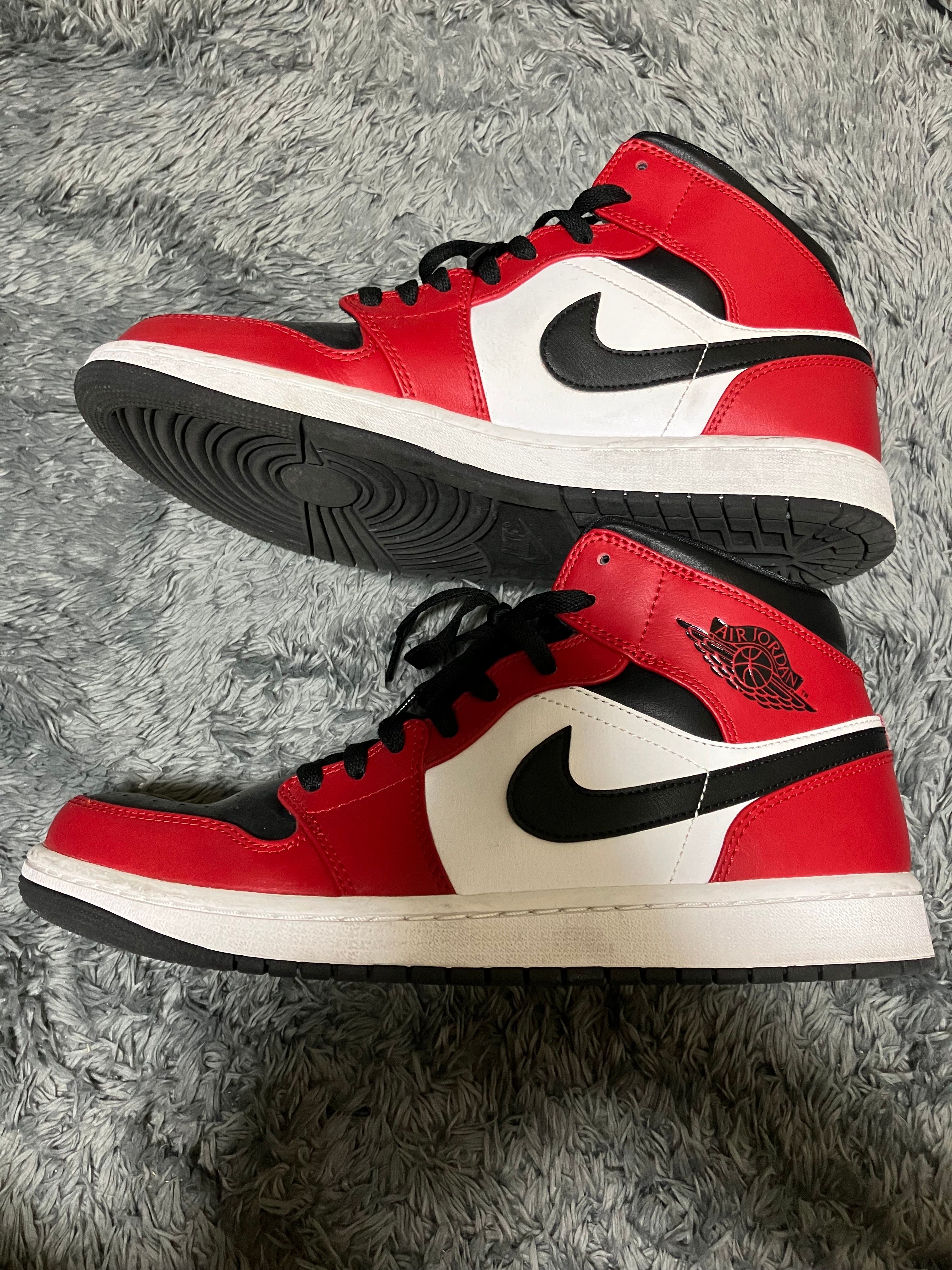 Nike Air Jordan 1 Mid "Chicago Black Toe"