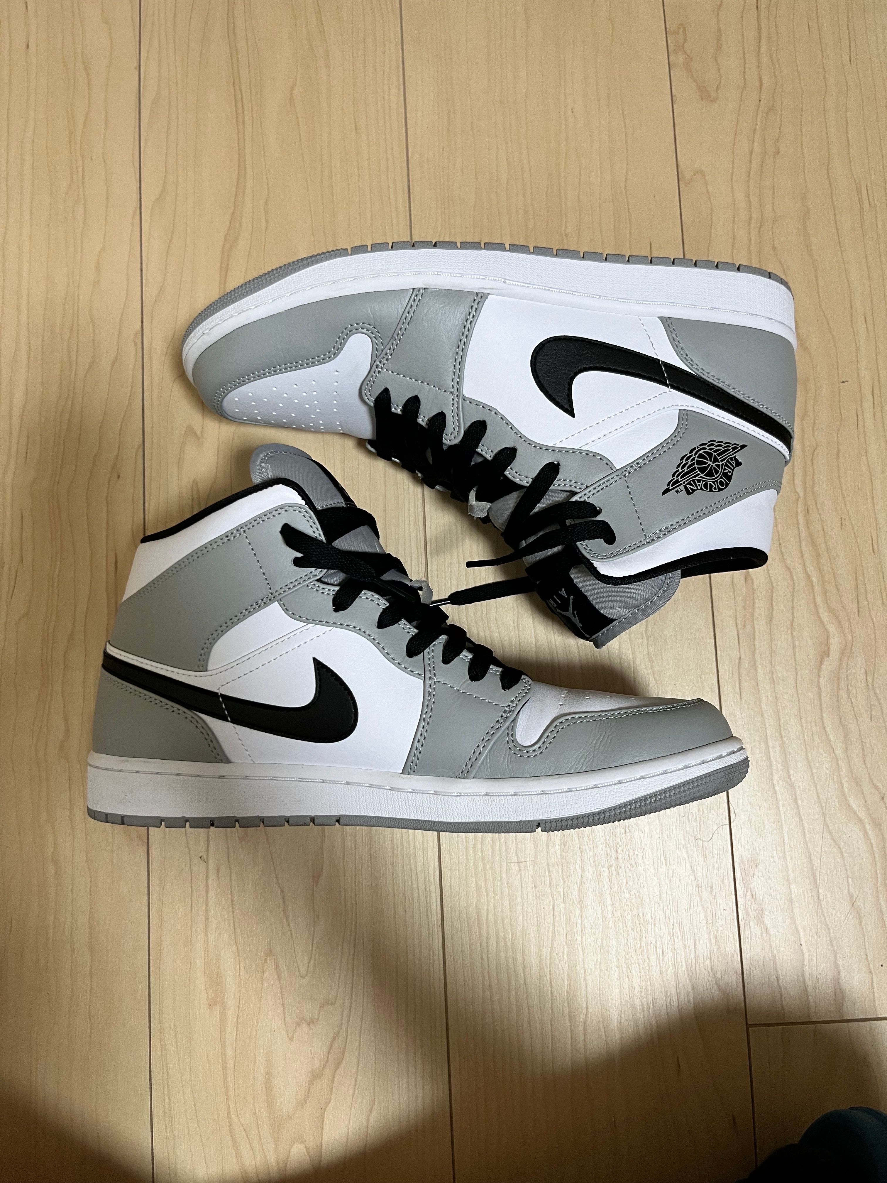 Nike Air Jordan 1 Mid "Light Smoke Grey/White/Black"