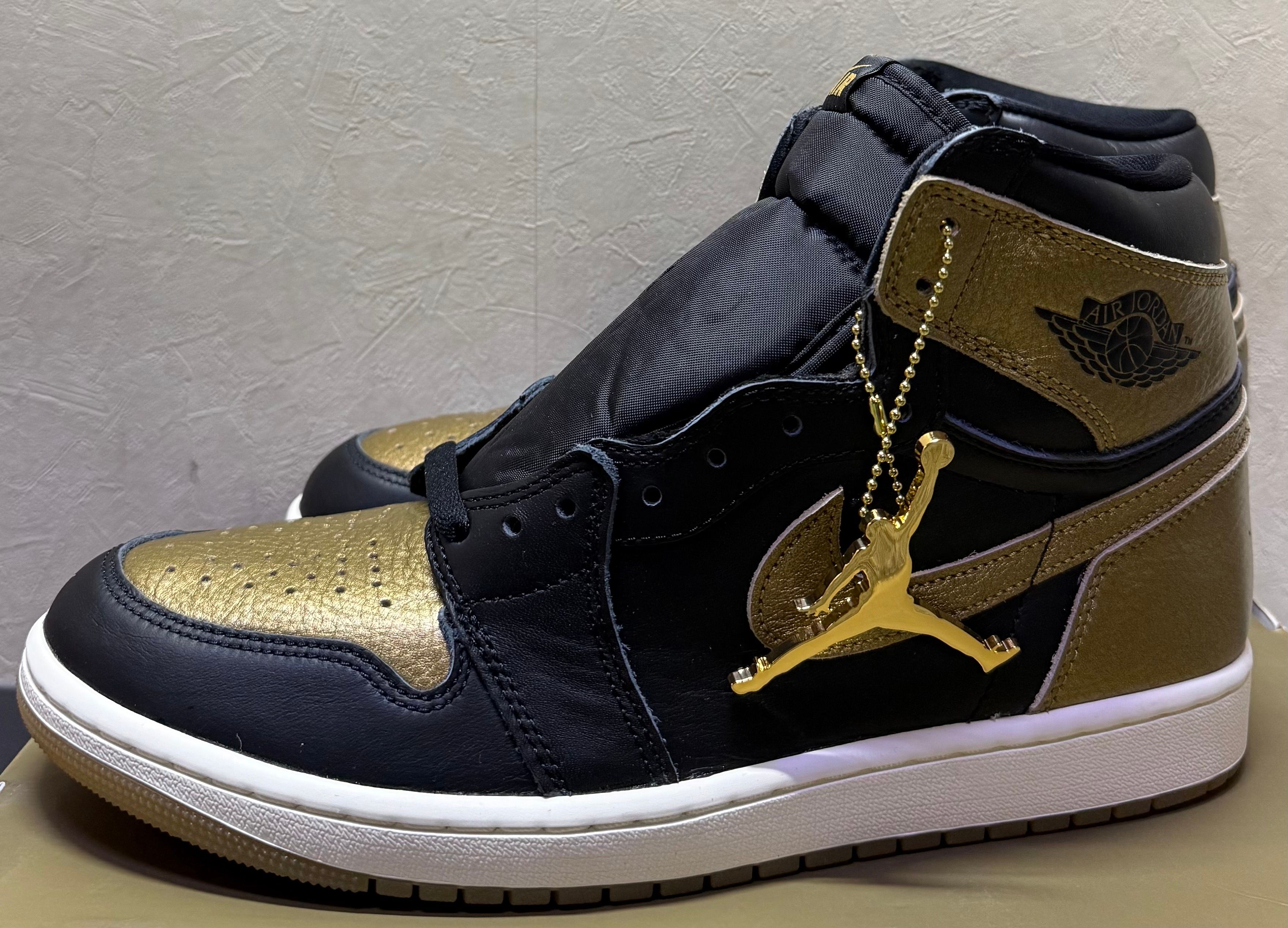 Nike Air Jordan 1 Retro High OG "Black and Gold"