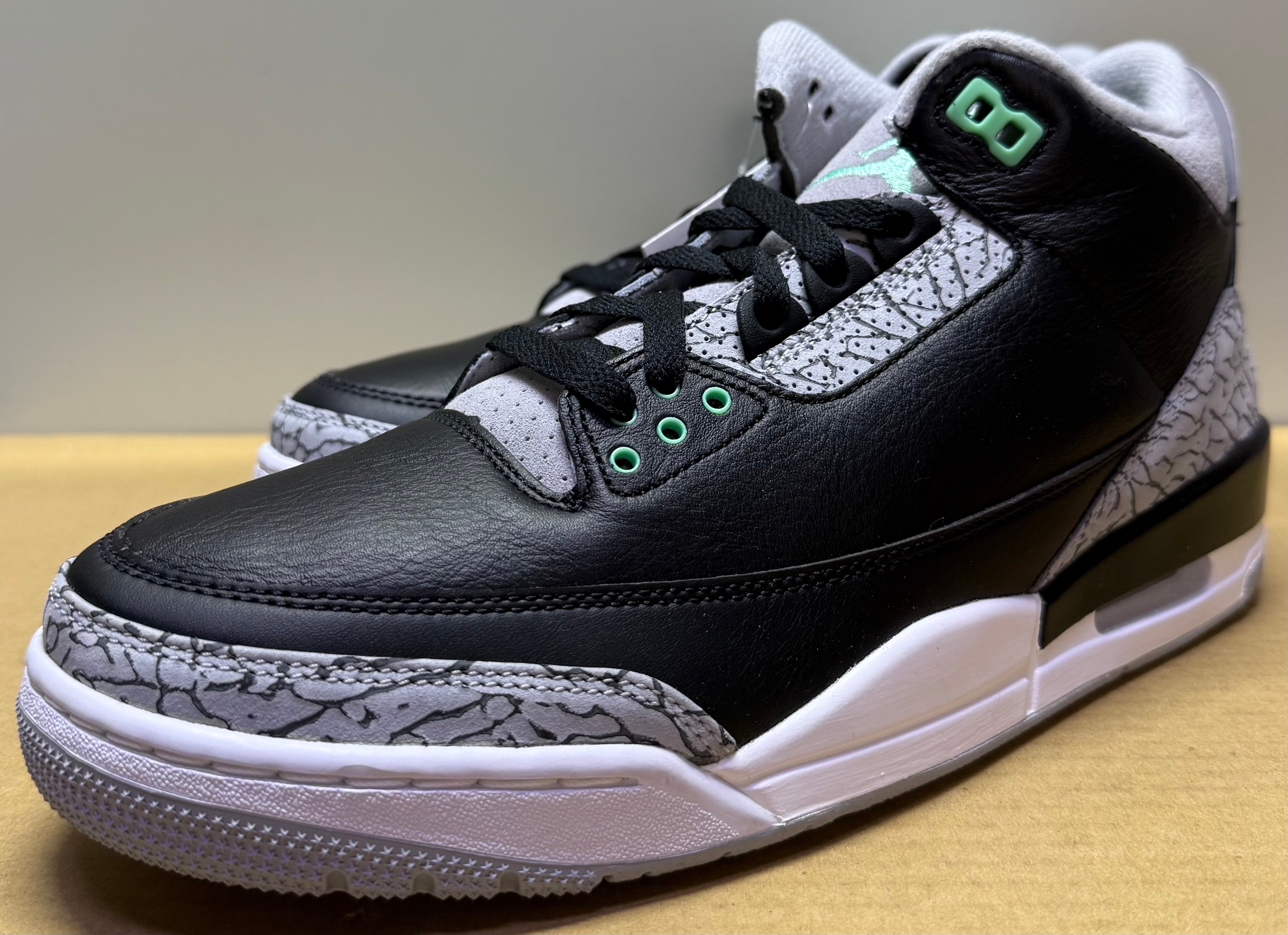 Nike Air Jordan 3 Retro "Green Glow"