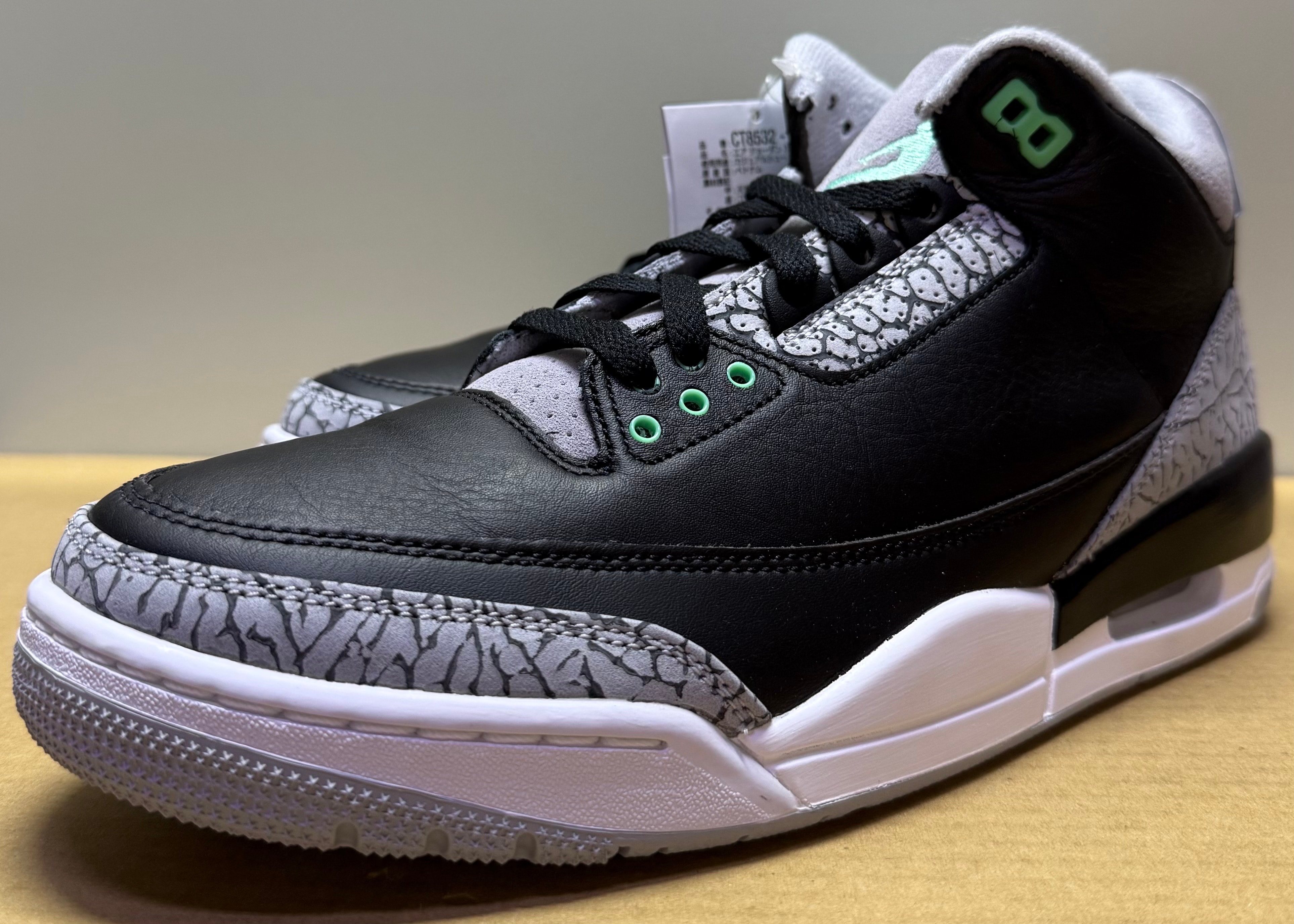 Nike Air Jordan 3 Retro "Green Glow"