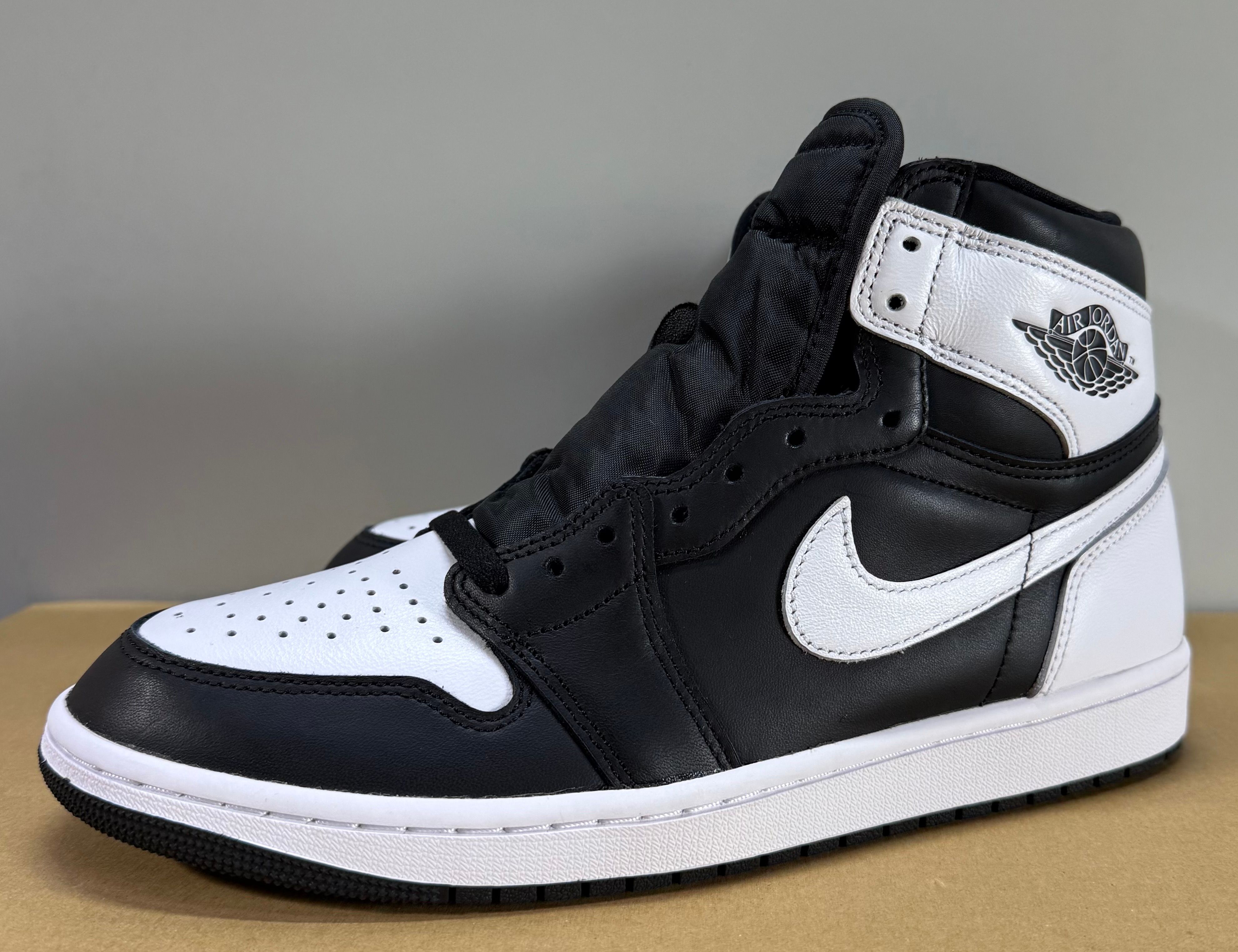 Nike Air Jordan 1 Retro High OG "Black/White"