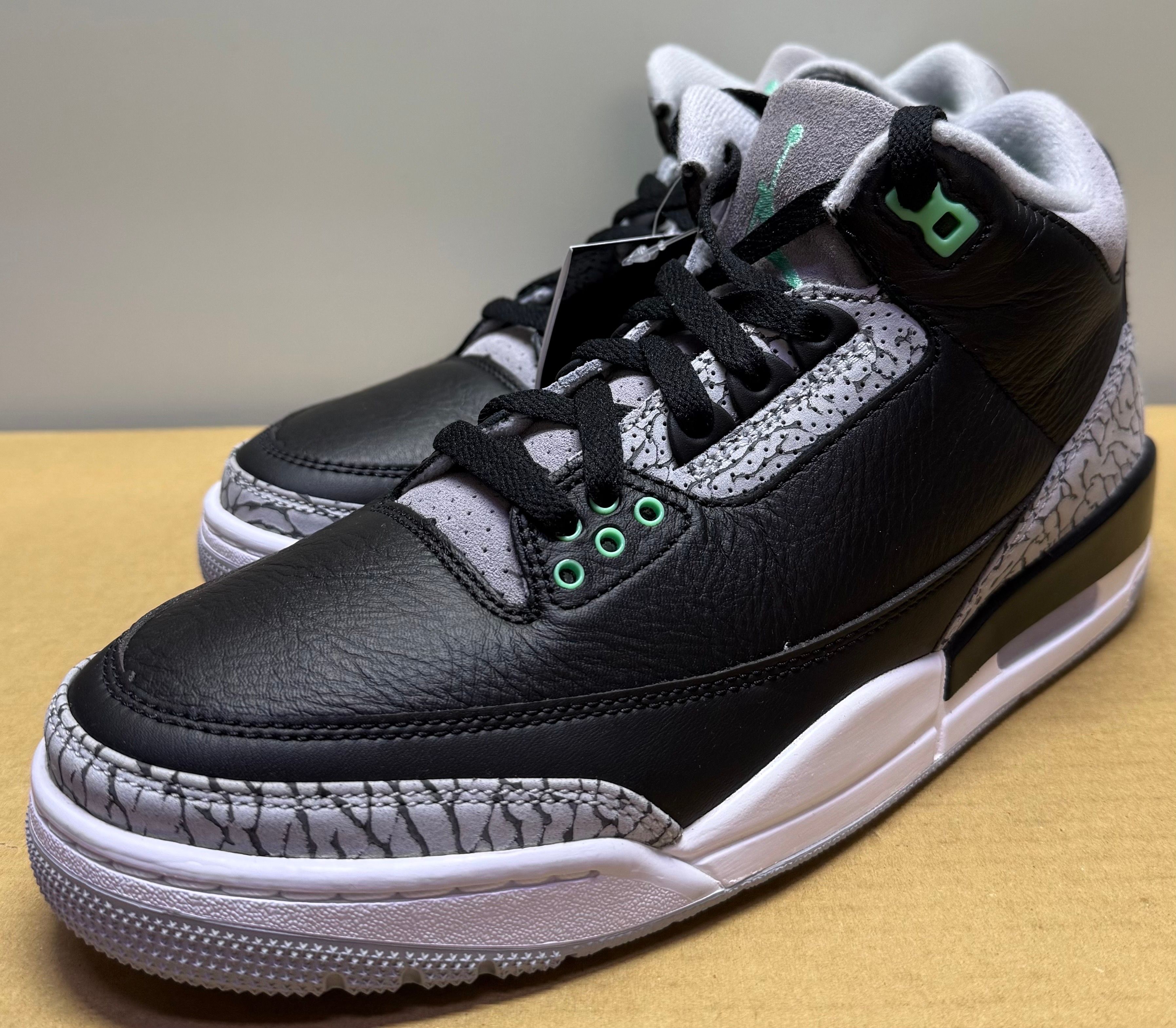 Nike Air Jordan 3 Retro "Green Glow"