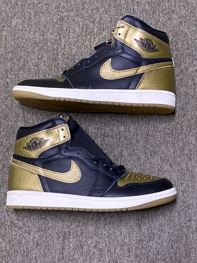 Nike Air Jordan 1 Retro High OG "Black and Gold"