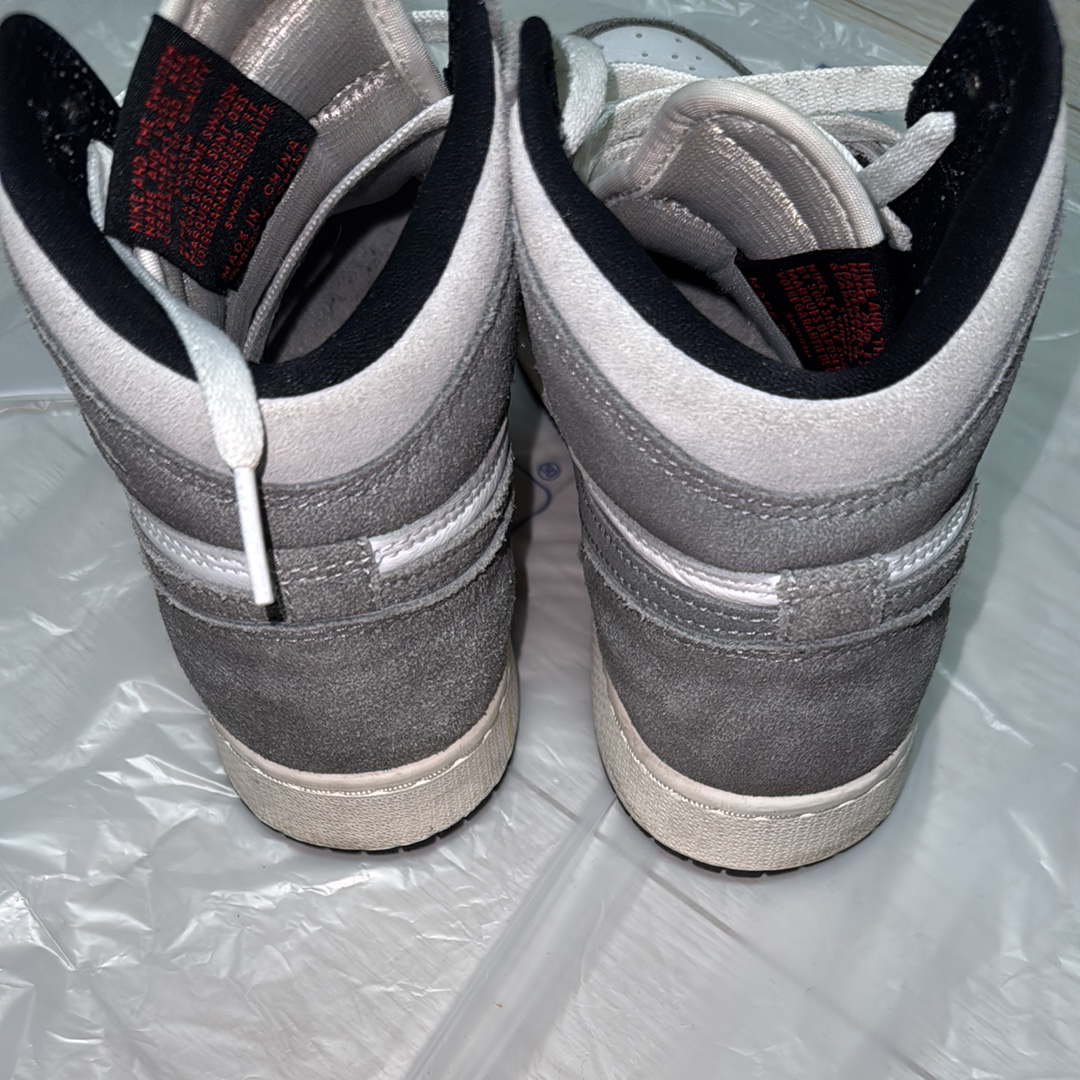 Nike Air Jordan 1 Retro High OG "Black and Smoke Grey"