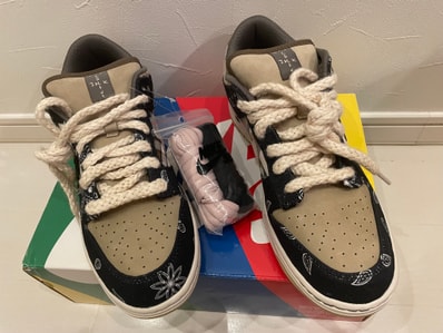 Travis Scott × Nike SB Dunk Low "Black/Parachute Beige"