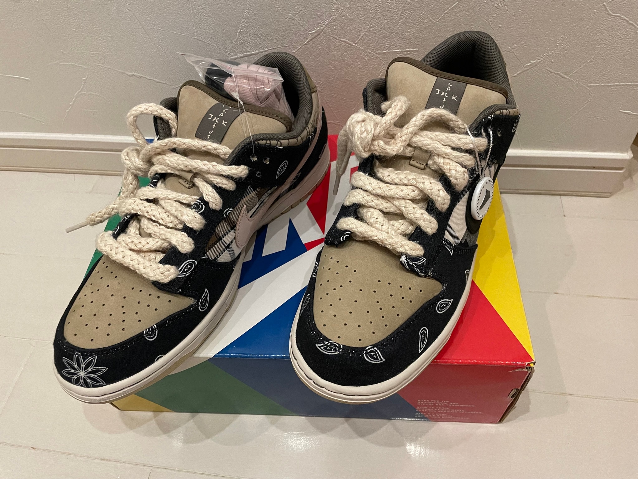 Travis Scott × Nike SB Dunk Low "Black/Parachute Beige"