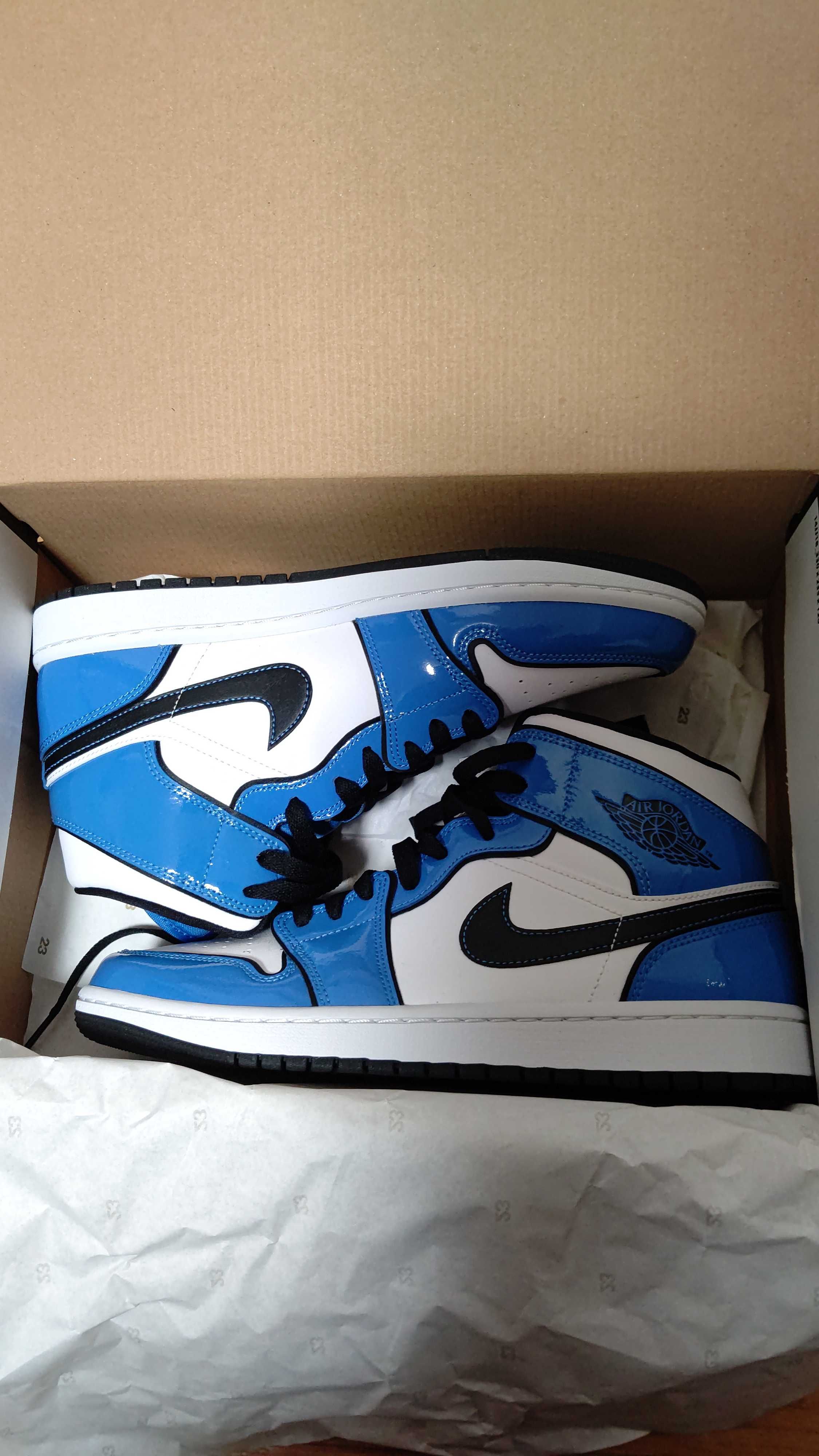 Nike Air Jordan 1 Mid SE "Signal Blue"