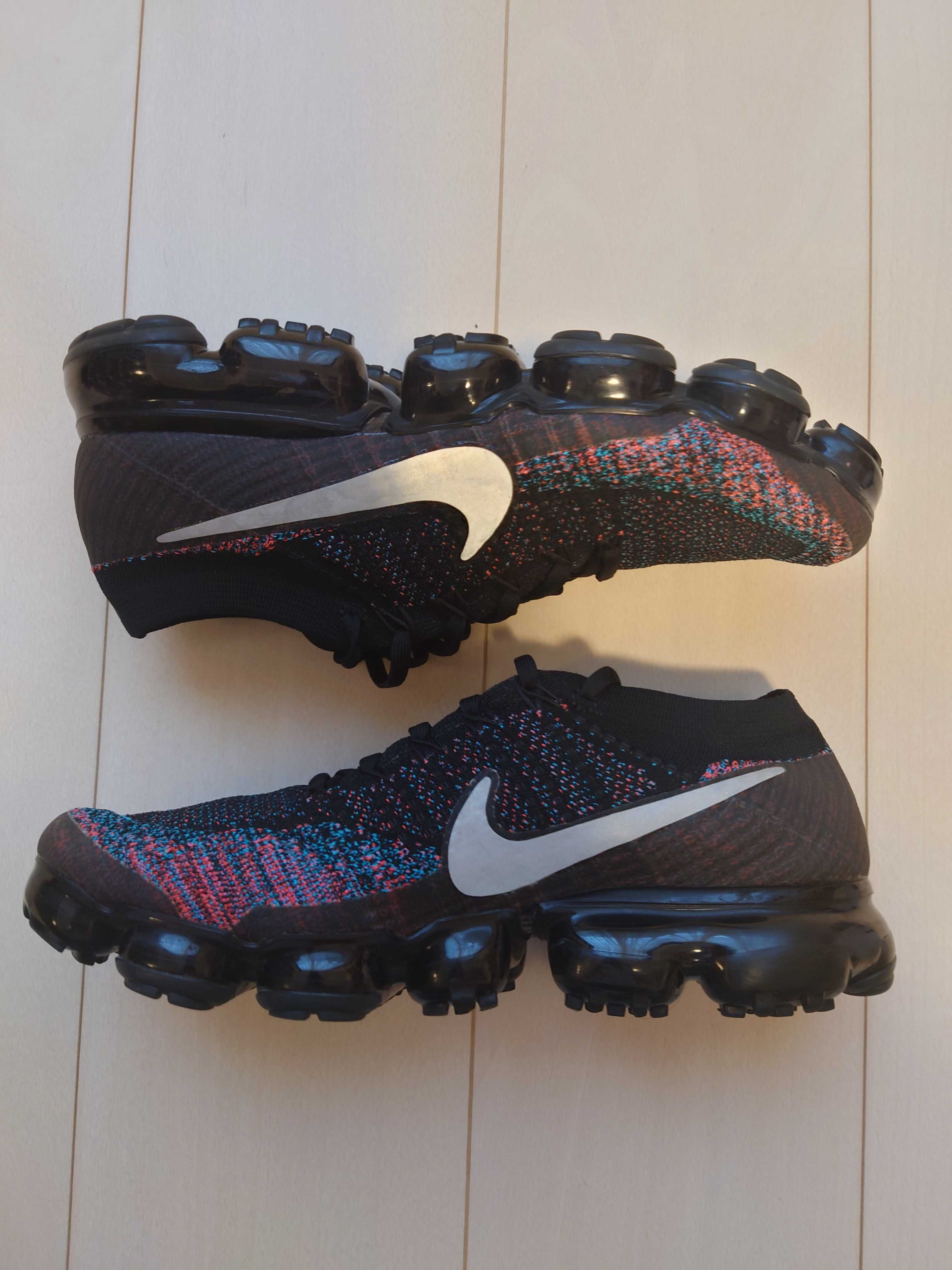 NIKE AIR VAPORMAX FLYKNIT "BLACK/HYPER PUNCH"