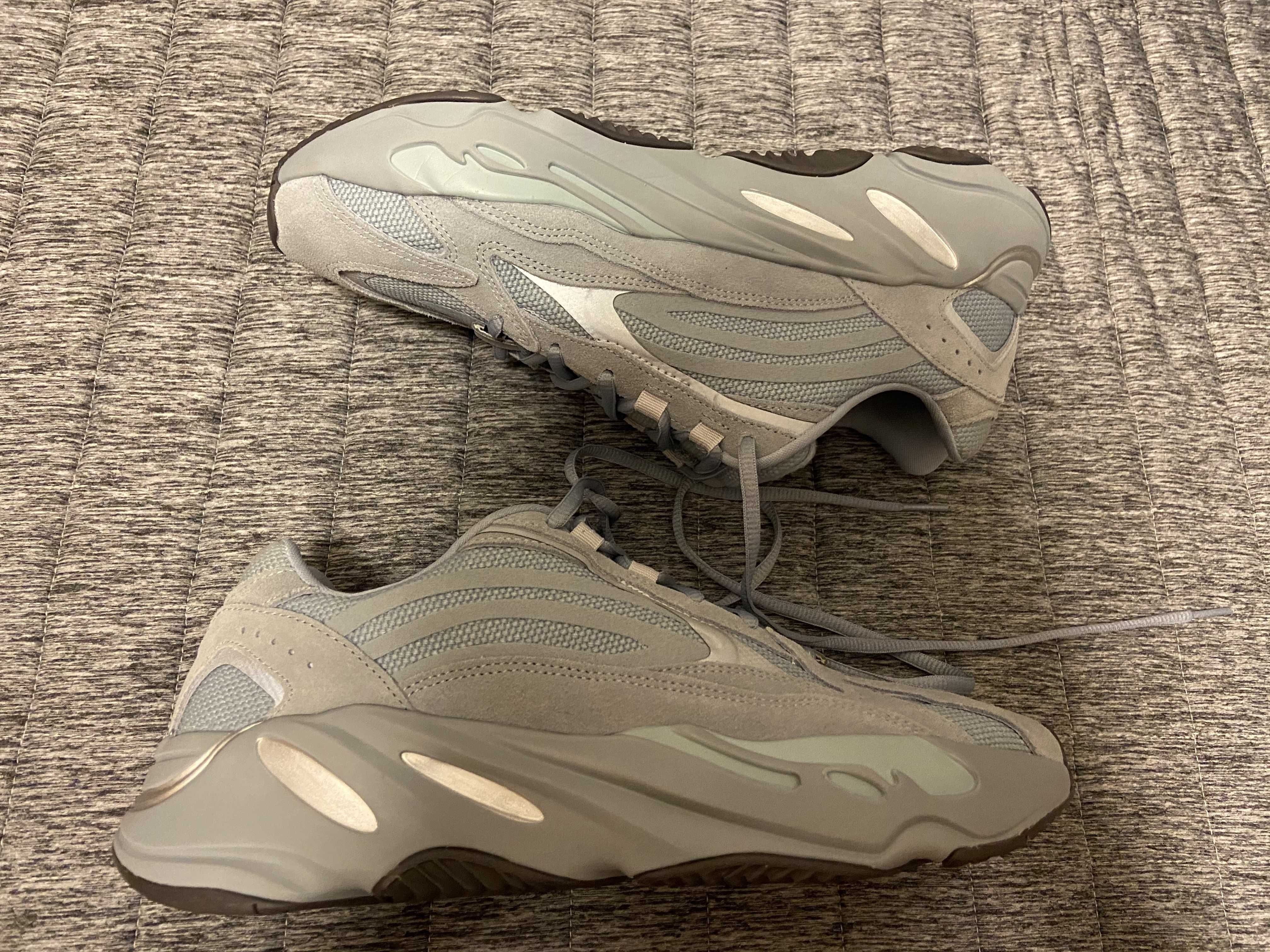 adidas Yeezy Boost 700 V2 "Hospital Blue"