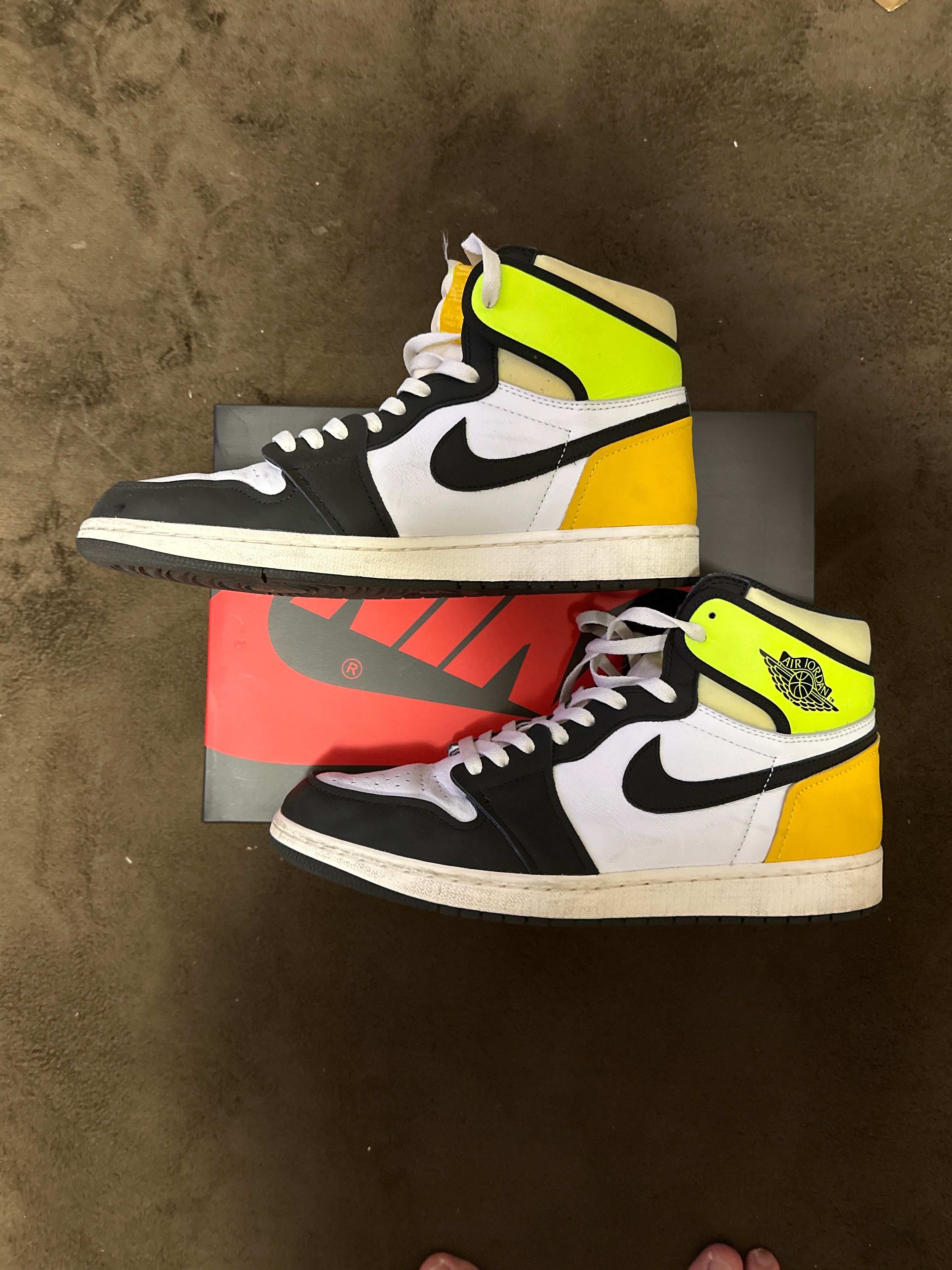 Nike Air Jordan 1 High OG "Volt Gold"