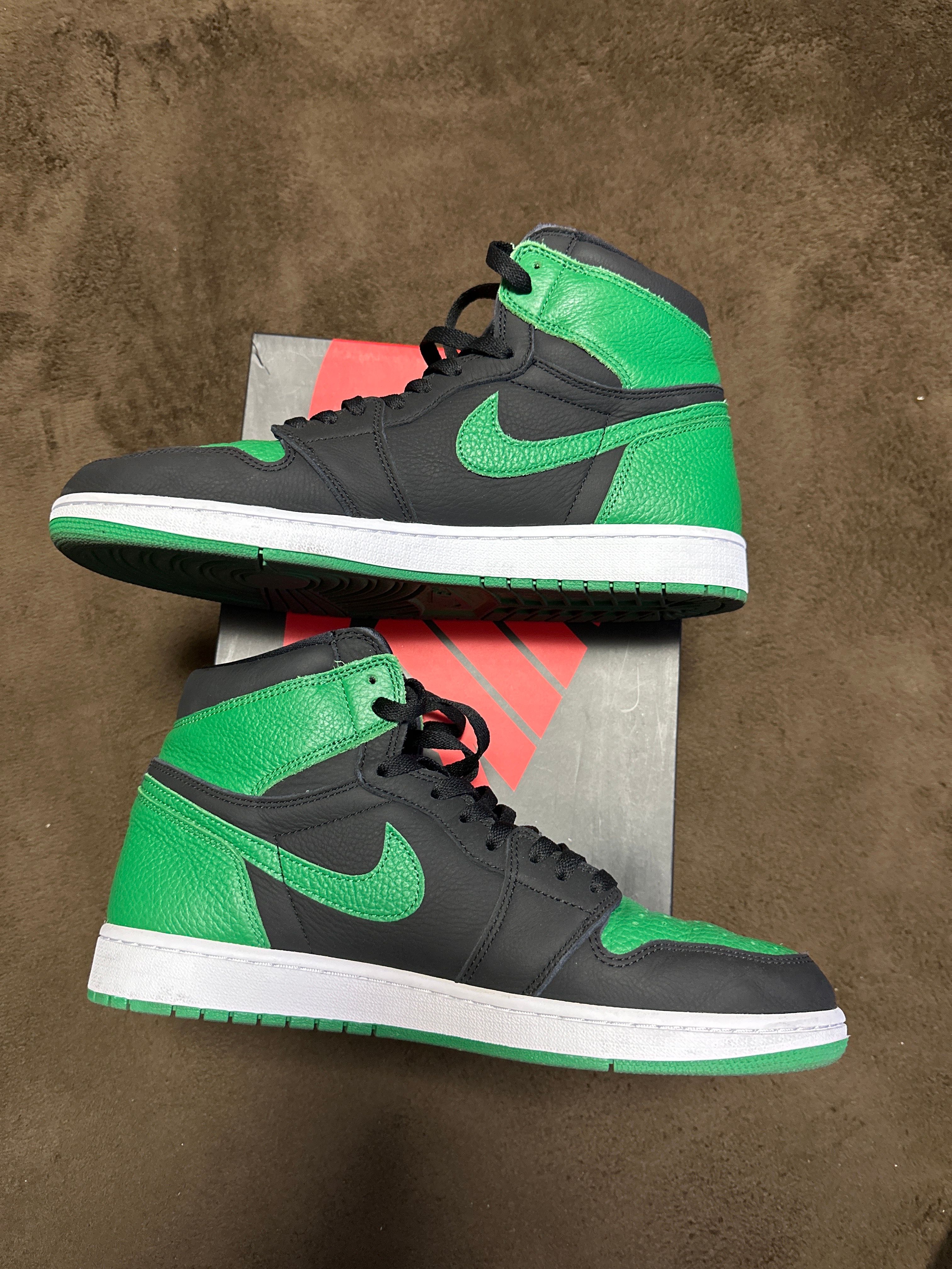 Nike Air Jordan 1 Retro High OG "Black/Pine Green" (2020)