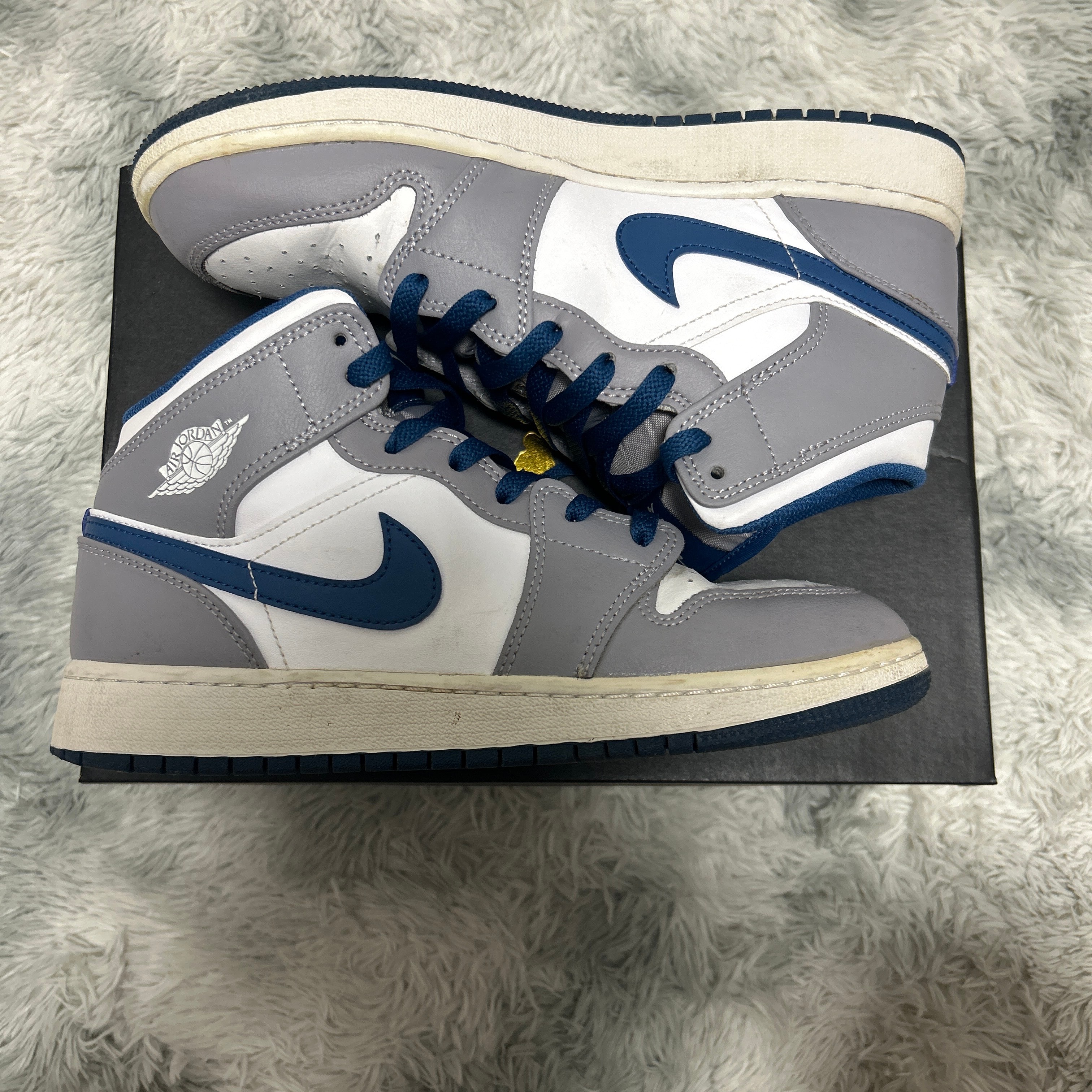 Nike Air Jordan 1 Mid "True Blue"